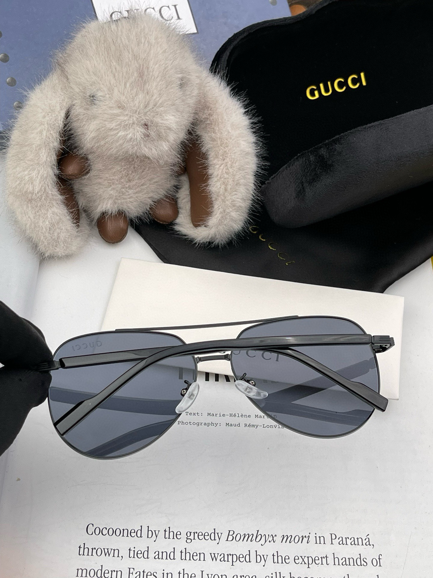      GUCCI 男款炫彩飞行员偏光太阳镜 ❤️材质：高清尼龙加厚卡槽高清偏光镜片 🌹无边框镜架💕颜
