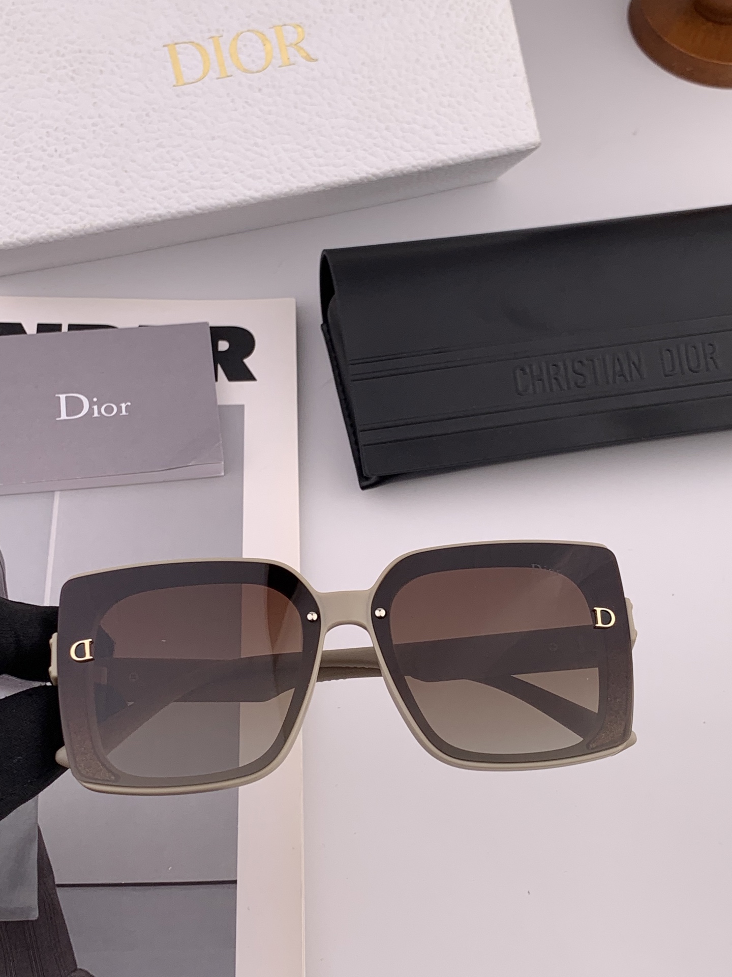 🔺 【DIOR-迪奥】2025开春新款 潮流爆款 时尚方框偏光太阳镜 高品质 佩戴舒适 网红潮款墨镜 女