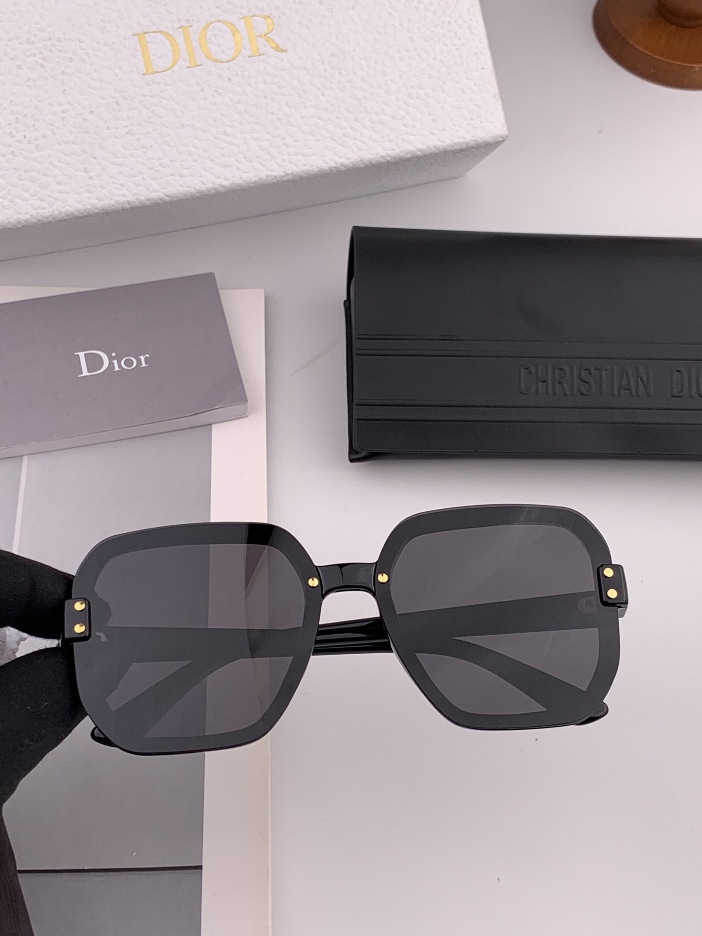    TR版本-偏光【独家大牌太阳镜无滤镜‼实拍上架 Dior官网最新发布新款太阳镜🕶，注意⚠我们是高清