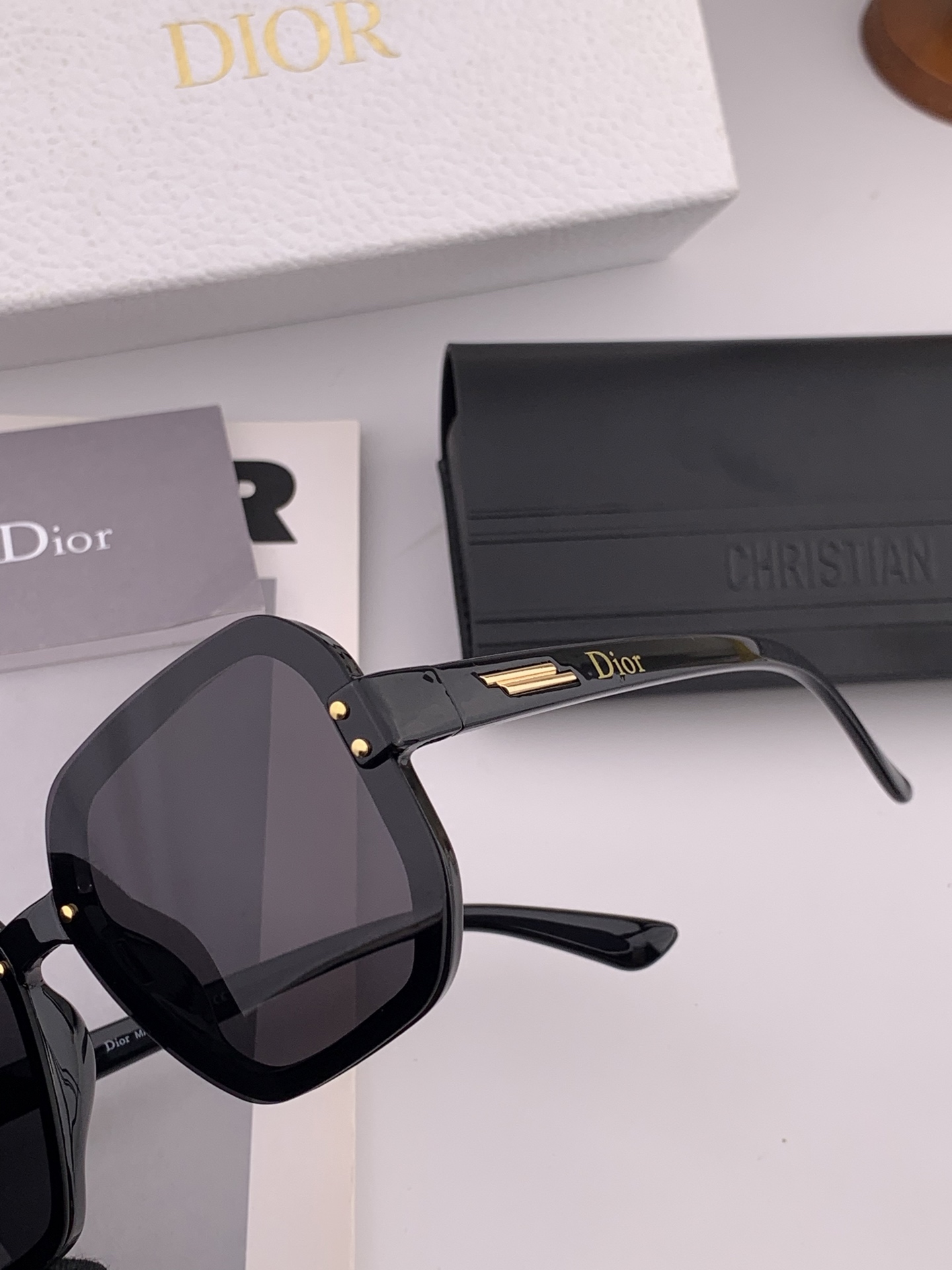    TR版本-偏光【独家大牌太阳镜无滤镜‼实拍上架 Dior官网最新发布新款太阳镜🕶，注意⚠我们是高清
