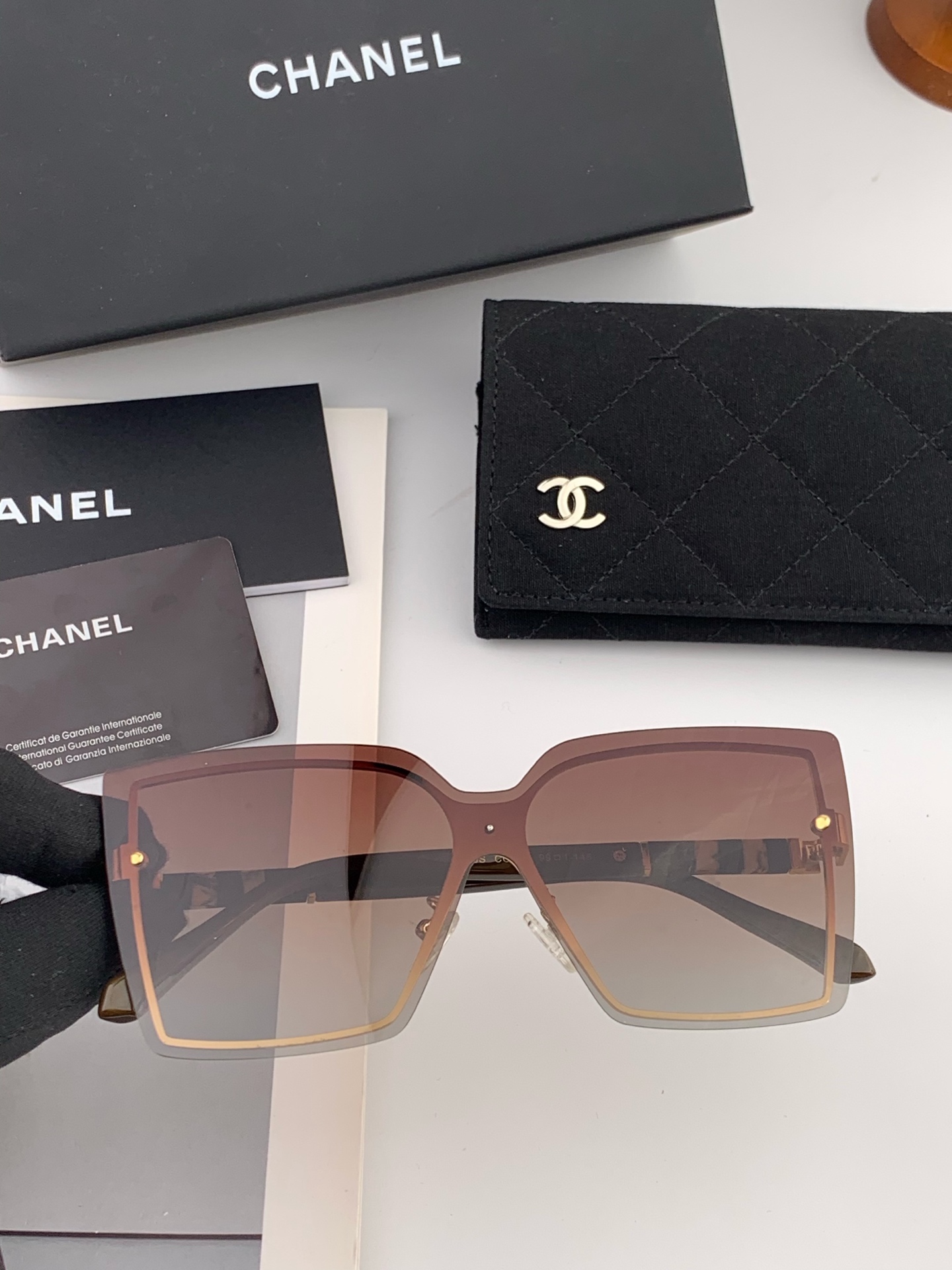  CHANE 香奈儿🌋☔️时尚无框太阳镜镜片 顶级奢侈品强 高品质胜利亲亲🍦🍨 得意 气质非凡😄 🍫🍪女