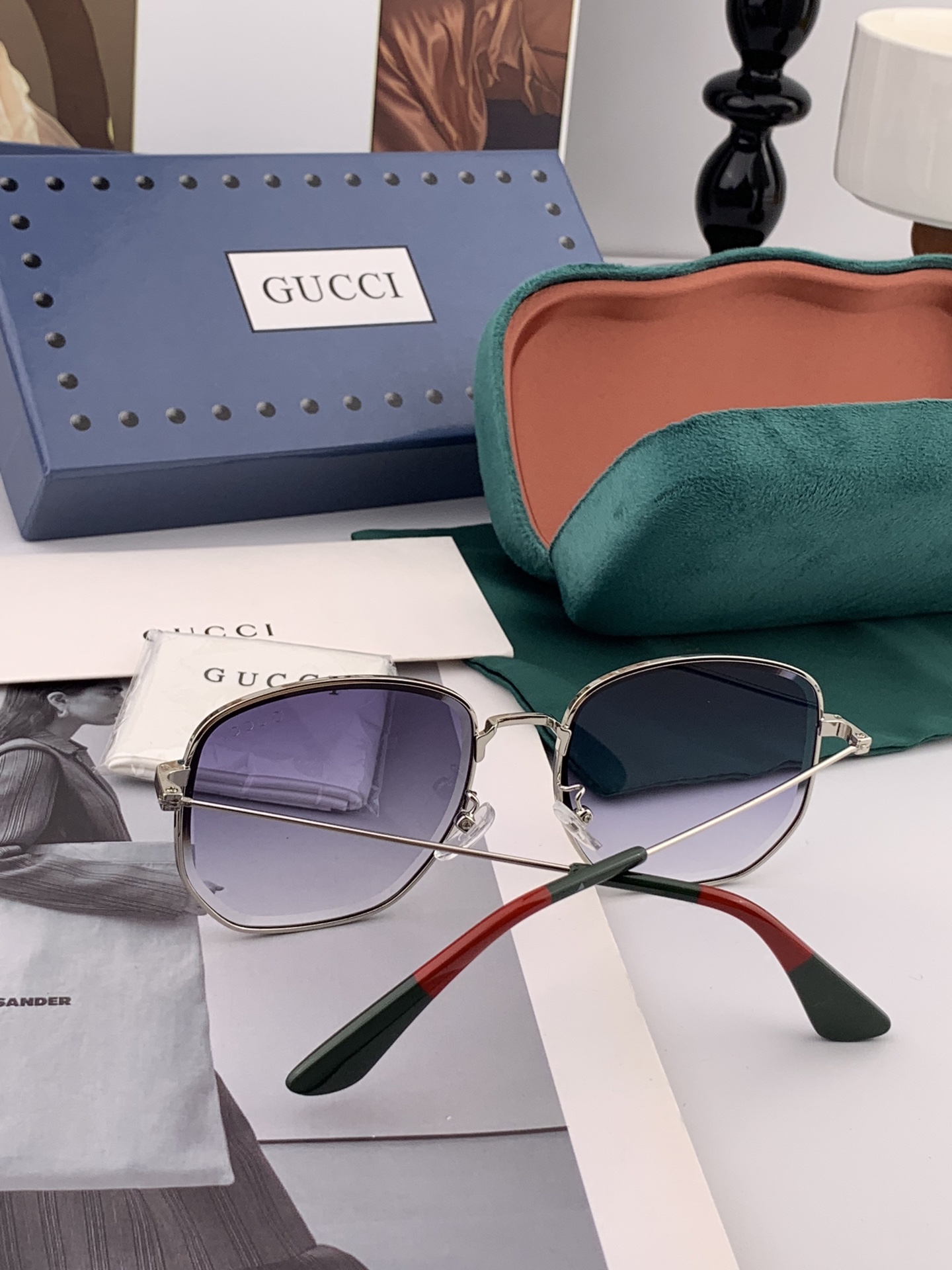   GUCCI  新款尼龙偏光太眼镜，无框钻石 切边更有质感，大气女人范儿，大脸小脸都好看 ！型号：G0