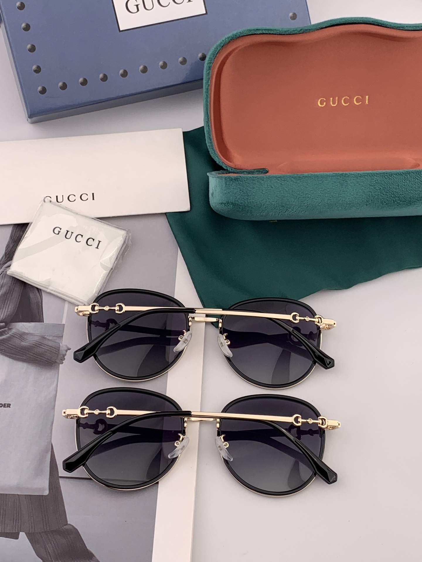  Gucci墨镜  新款  。  圆框设计再优雅的同时还能在视觉上修饰脸型，敲显脸小，不挑脸型 复古的马