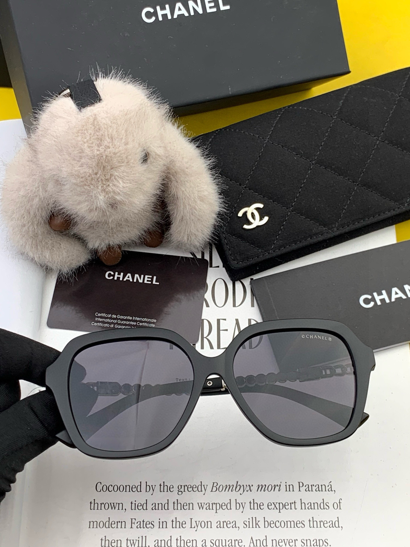    新品CHANEL 香奈儿太阳镜以独特魅力和前卫风格诠释春夏最新眼镜，质感超好佩带舒适 型号：CH6