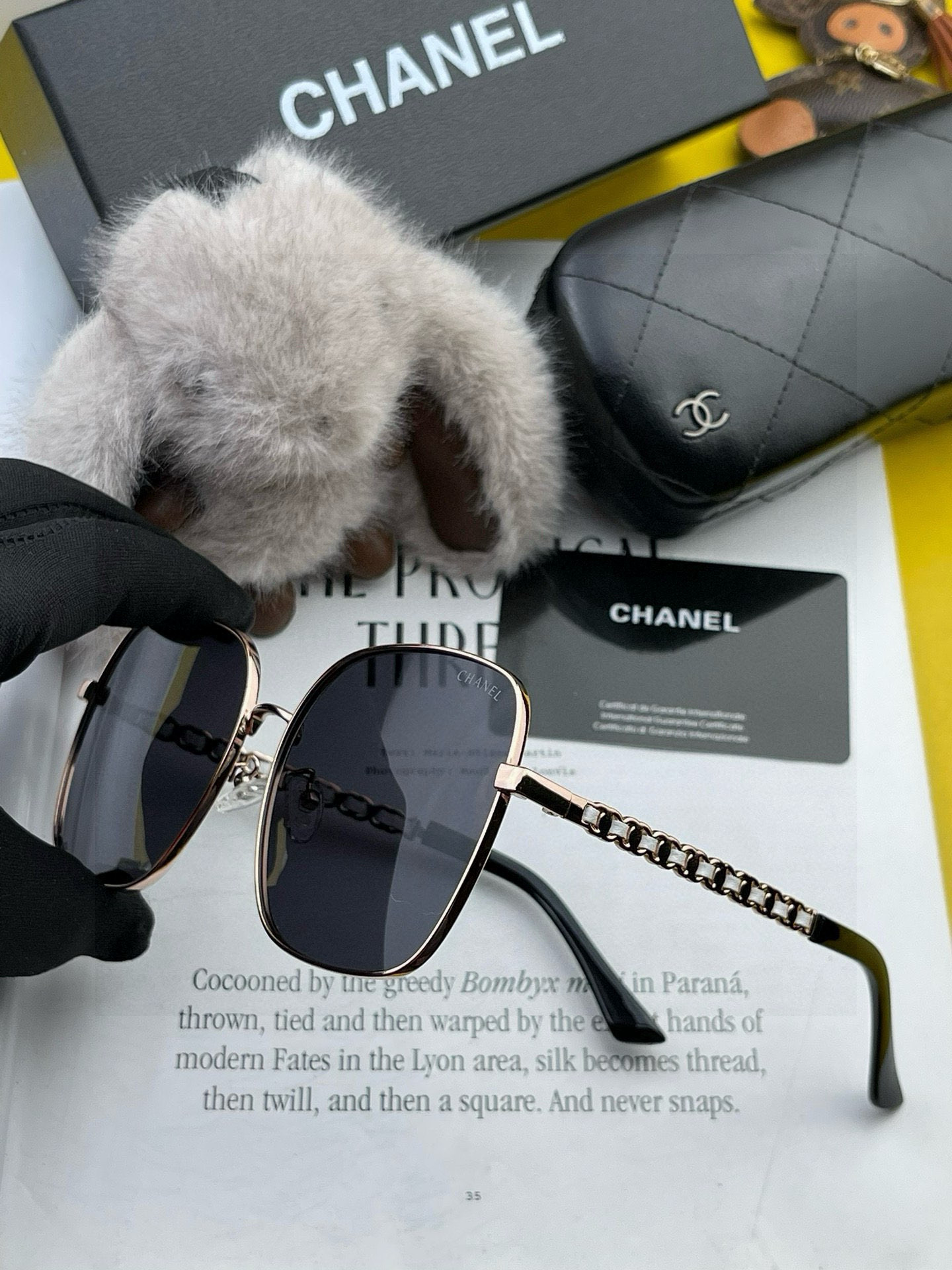    新品CHANEL 香奈儿太阳镜以独特魅力和前卫风格诠释春夏最新眼镜，质感超好佩带舒适 型号：CH7