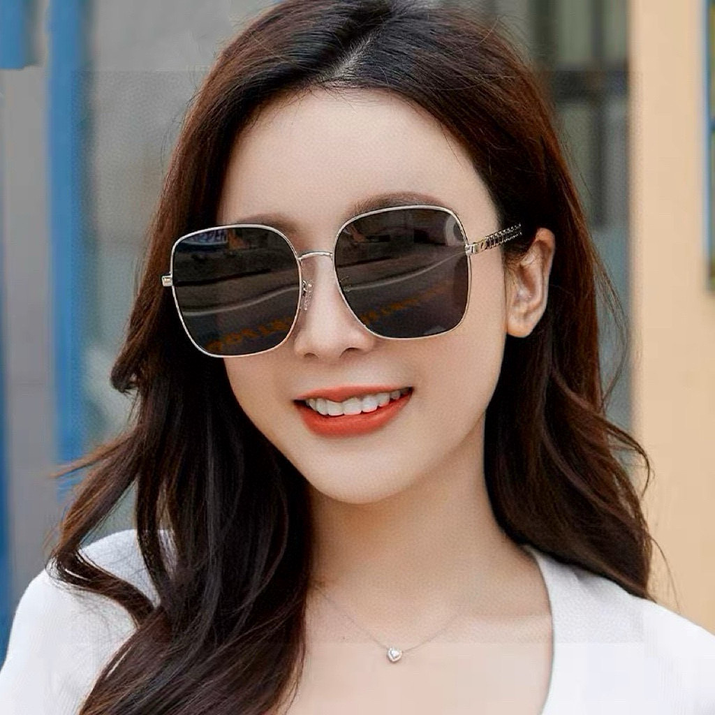    新品CHANEL 香奈儿太阳镜以独特魅力和前卫风格诠释春夏最新眼镜，质感超好佩带舒适 型号：CH7