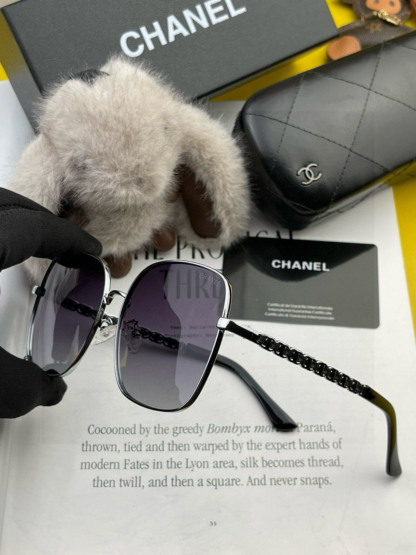    新品CHANEL 香奈儿太阳镜以独特魅力和前卫风格诠释春夏最新眼镜，质感超好佩带舒适 型号：CH7