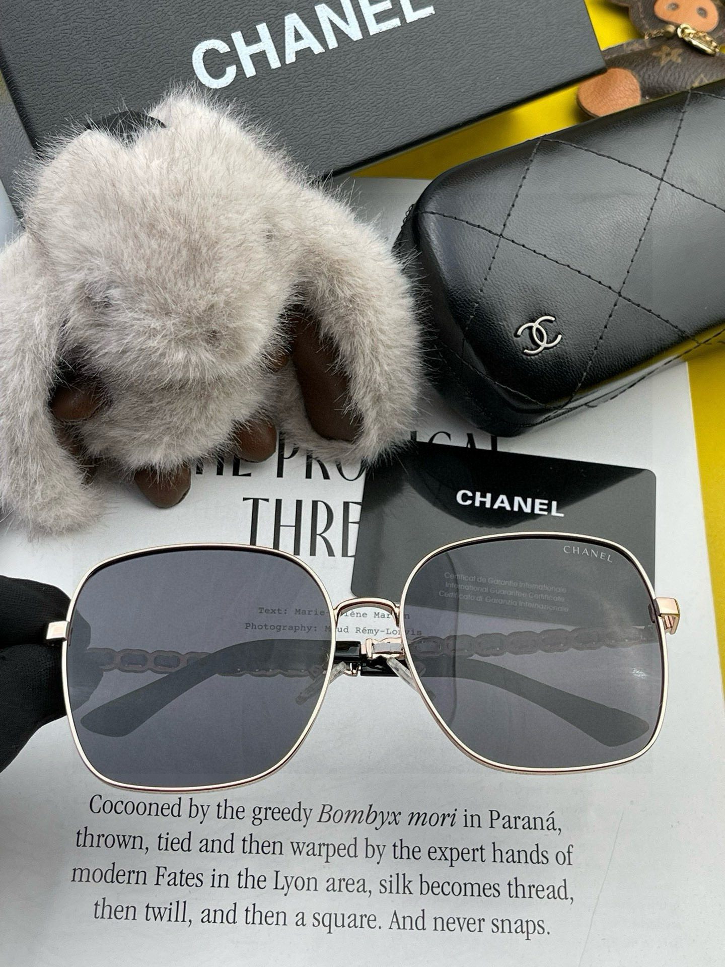    新品CHANEL 香奈儿太阳镜以独特魅力和前卫风格诠释春夏最新眼镜，质感超好佩带舒适 型号：CH7