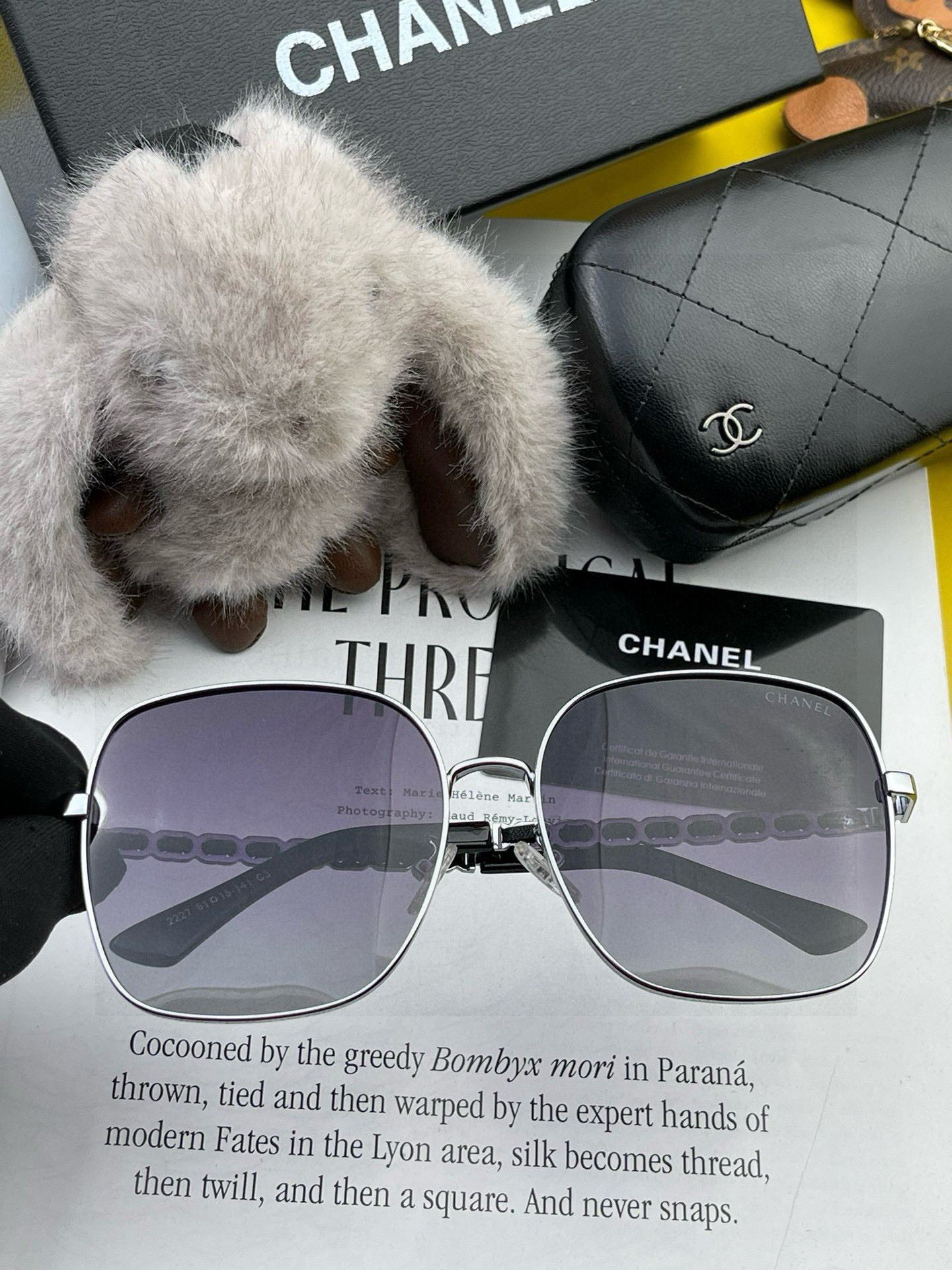    新品CHANEL 香奈儿太阳镜以独特魅力和前卫风格诠释春夏最新眼镜，质感超好佩带舒适 型号：CH7