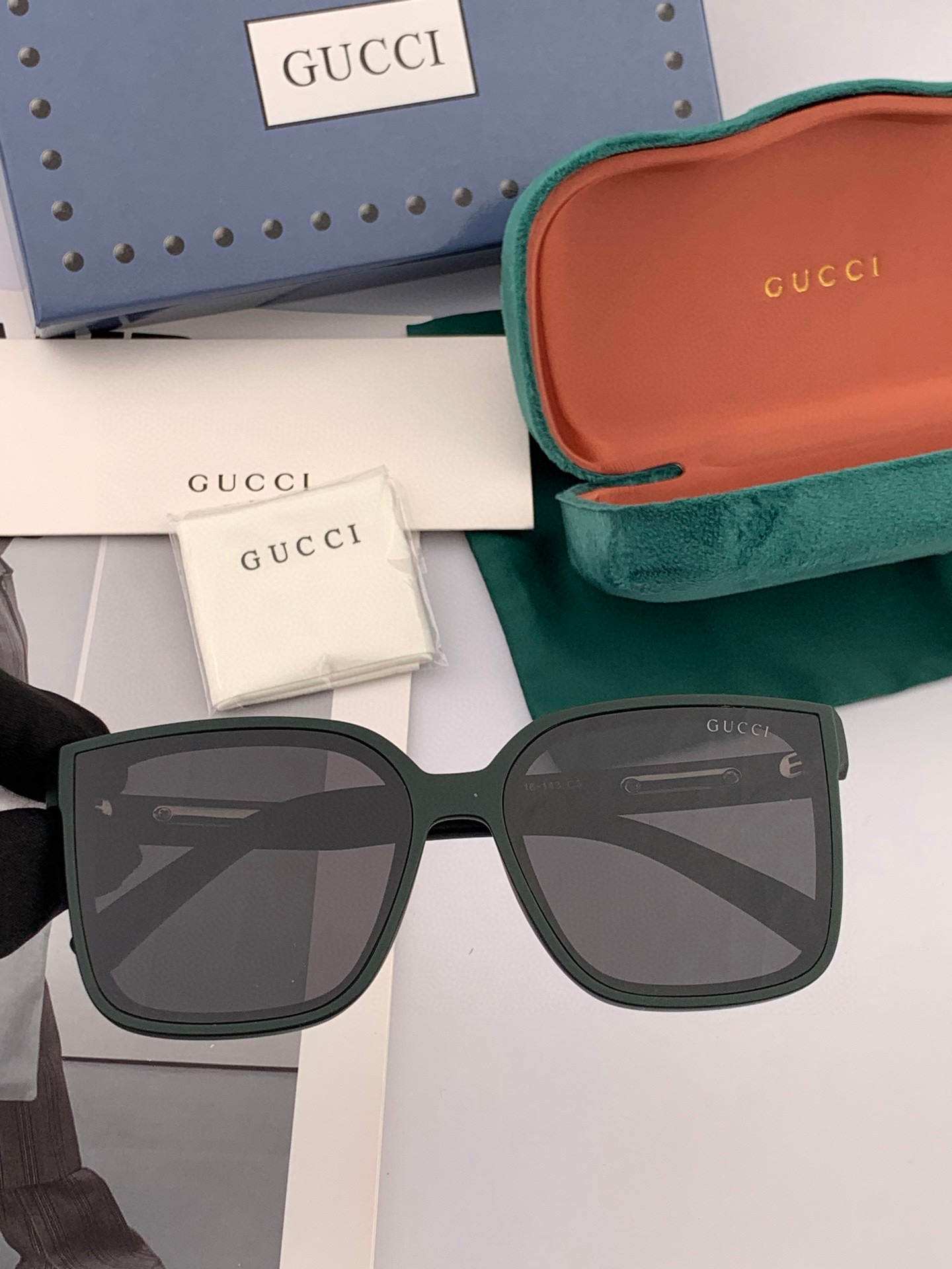 🔺 【GUCCI-尼龙偏光太阳镜】2025开春新款 潮流爆款 时尚方框连体偏光太阳镜 高品质 佩戴舒适 