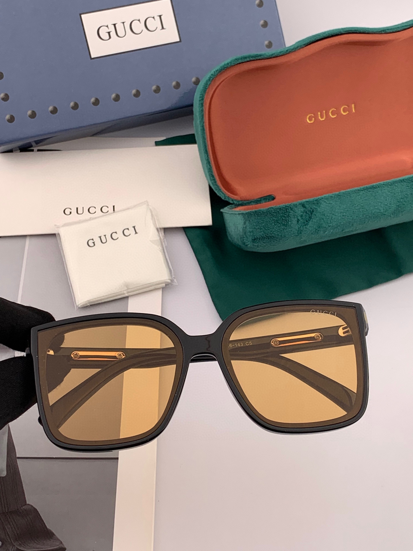 🔺 【GUCCI-尼龙偏光太阳镜】2025开春新款 潮流爆款 时尚方框连体偏光太阳镜 高品质 佩戴舒适 