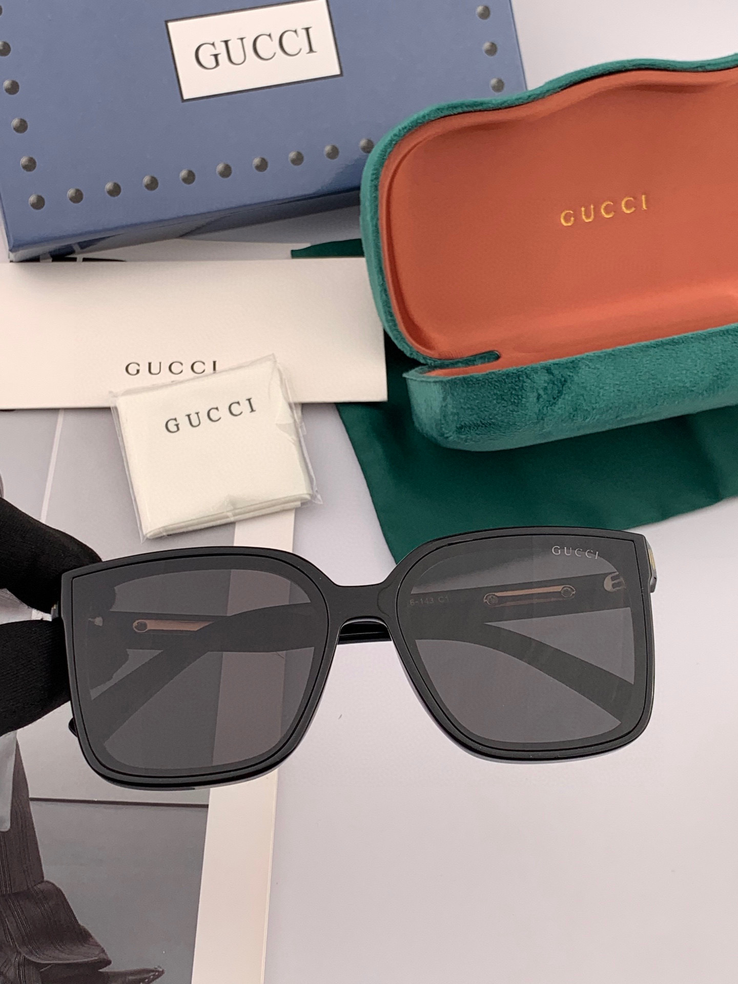 🔺 【GUCCI-尼龙偏光太阳镜】2025开春新款 潮流爆款 时尚方框连体偏光太阳镜 高品质 佩戴舒适 