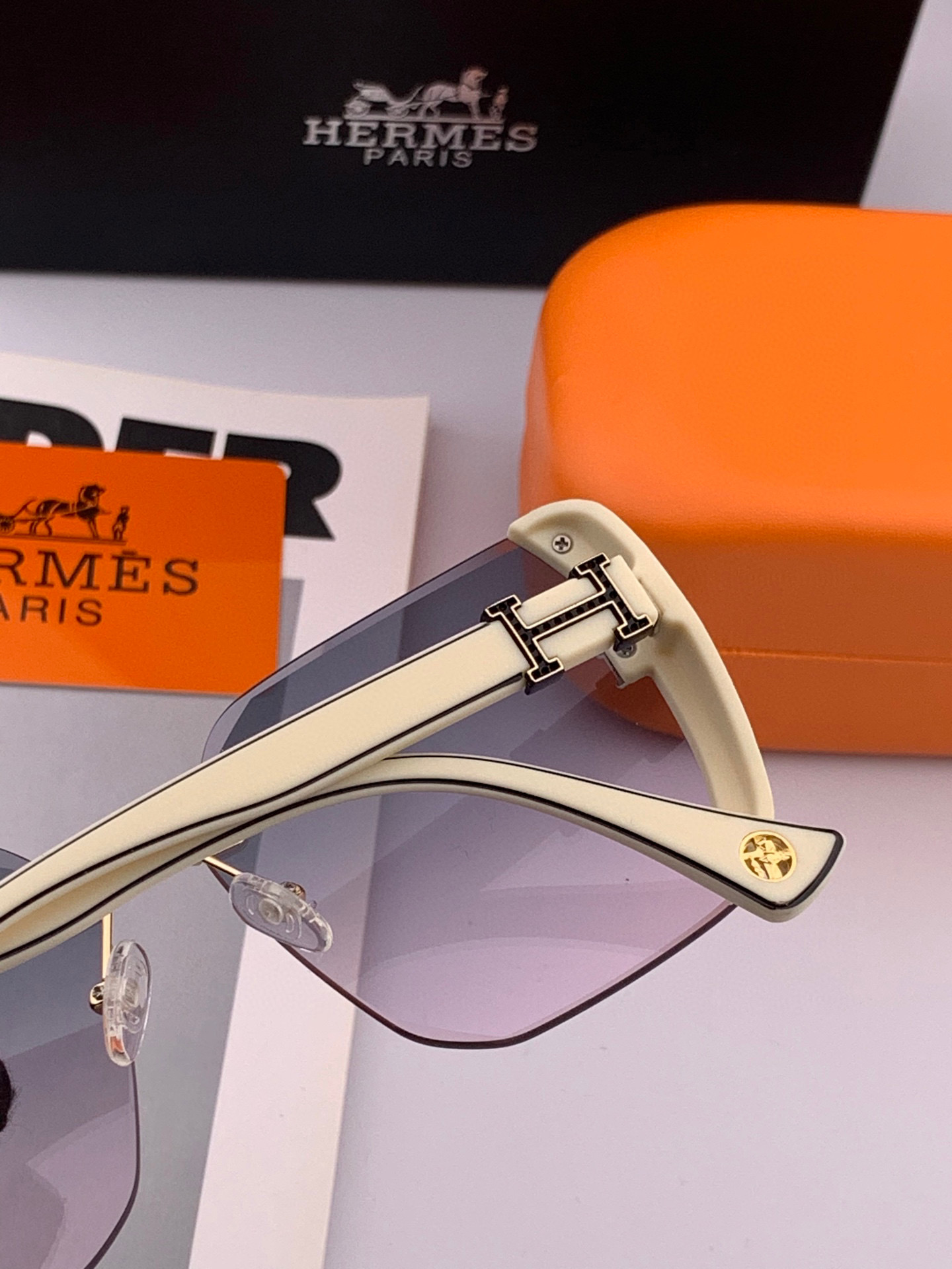   HERMES 爱马仕 2025开春新款🎈原版出货 网红超爆款💙经典奢华全球风强酷亲亲 时尚方框太阳镜