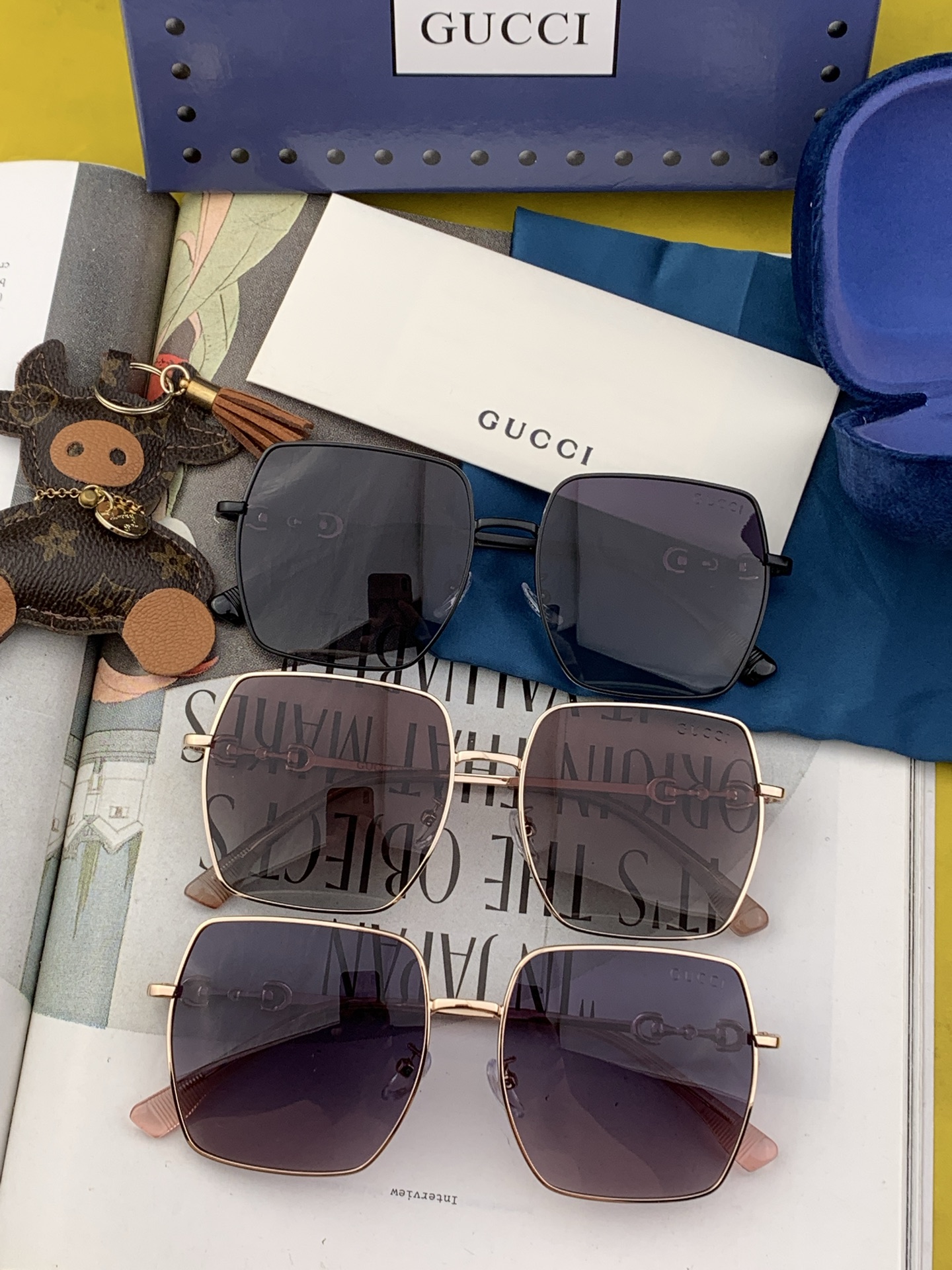  Gucci墨镜 新款  。  方框设计再优雅的同时还能在视觉上修饰脸型，敲显脸小，不挑脸型 复古的马衔