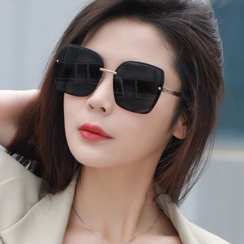  😈GUCCI  😈古驰  方框偏光太阳镜 标志性装饰 男女时尚墨镜 型号：G0031