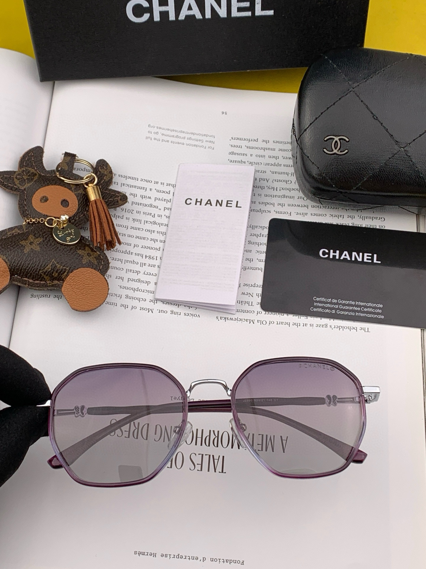  香奈儿 开春新款太阳镜 各路网红纷纷带起气场满分‼️ 俏皮甜美.上脸效果更佳.金属质感超好 型号：CH