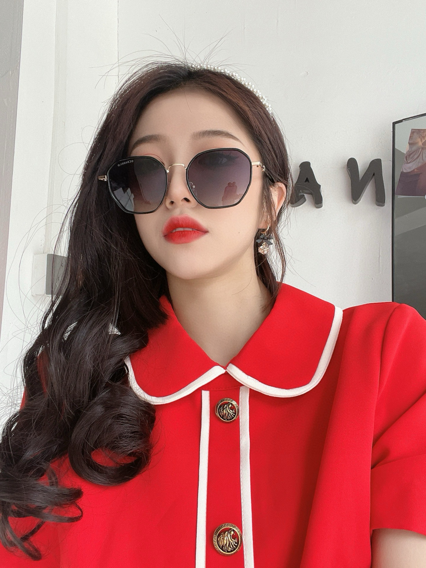  香奈儿 开春新款太阳镜 各路网红纷纷带起气场满分‼️ 俏皮甜美.上脸效果更佳.金属质感超好 型号：CH