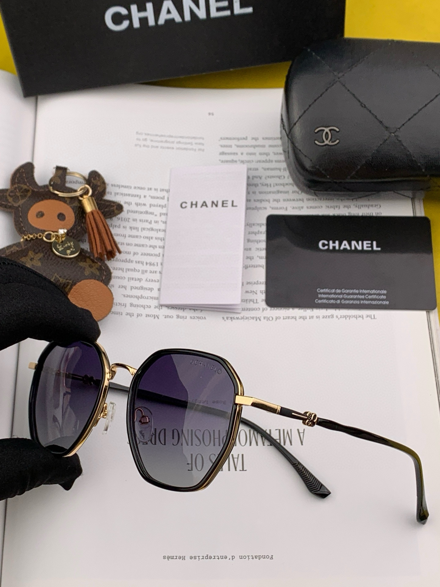  香奈儿 开春新款太阳镜 各路网红纷纷带起气场满分‼️ 俏皮甜美.上脸效果更佳.金属质感超好 型号：CH