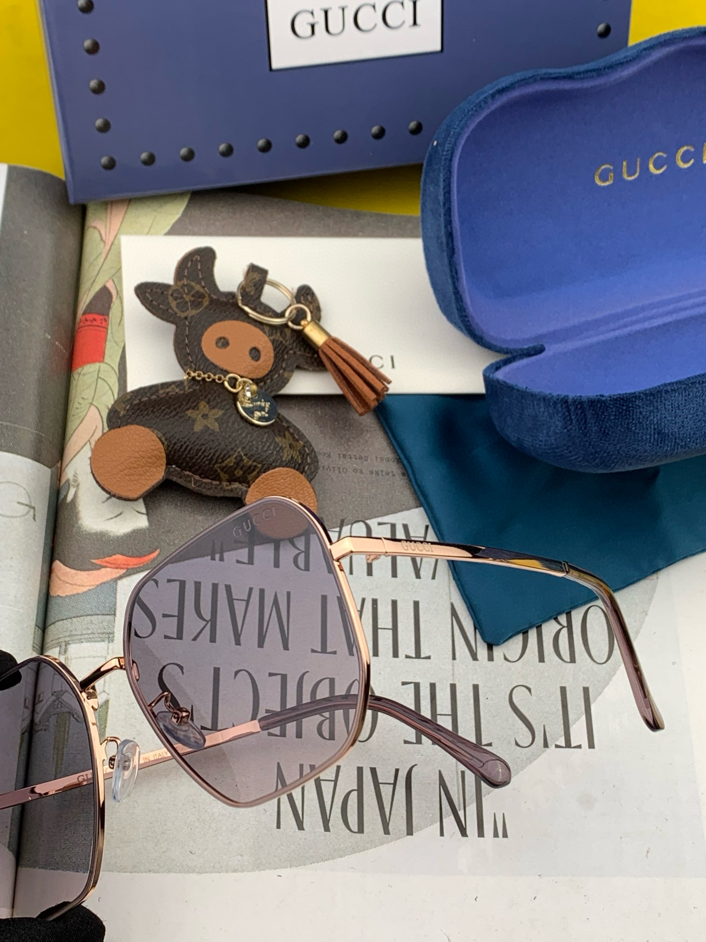   GUCCI  新款尼龙偏光太眼镜，无框钻石 切边更有质感，大气女人范儿，大脸小脸都好看 ！型号：G4