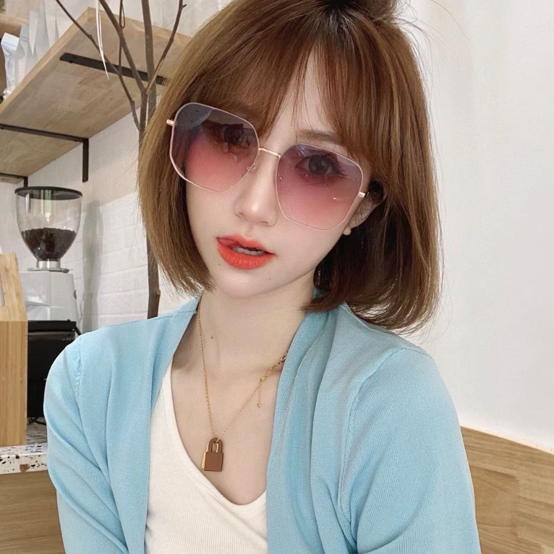   GUCCI  新款尼龙偏光太眼镜，无框钻石 切边更有质感，大气女人范儿，大脸小脸都好看 ！型号：G4