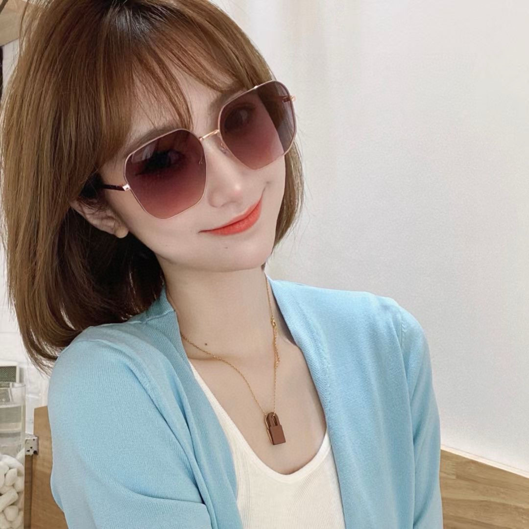   GUCCI  新款尼龙偏光太眼镜，无框钻石 切边更有质感，大气女人范儿，大脸小脸都好看 ！型号：G4