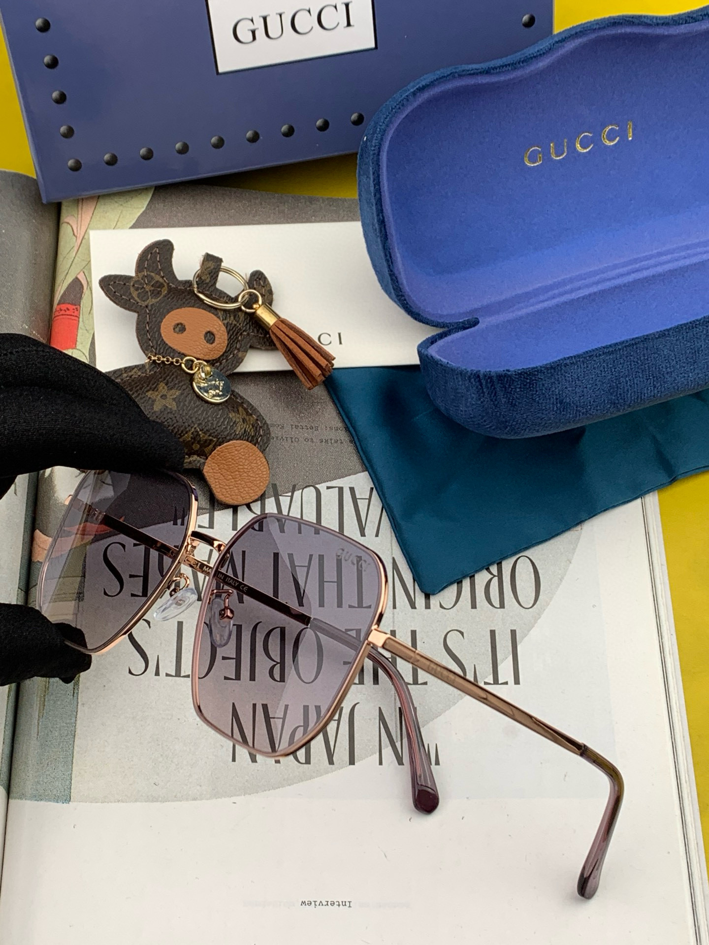   GUCCI  新款尼龙偏光太眼镜，无框钻石 切边更有质感，大气女人范儿，大脸小脸都好看 ！型号：G4