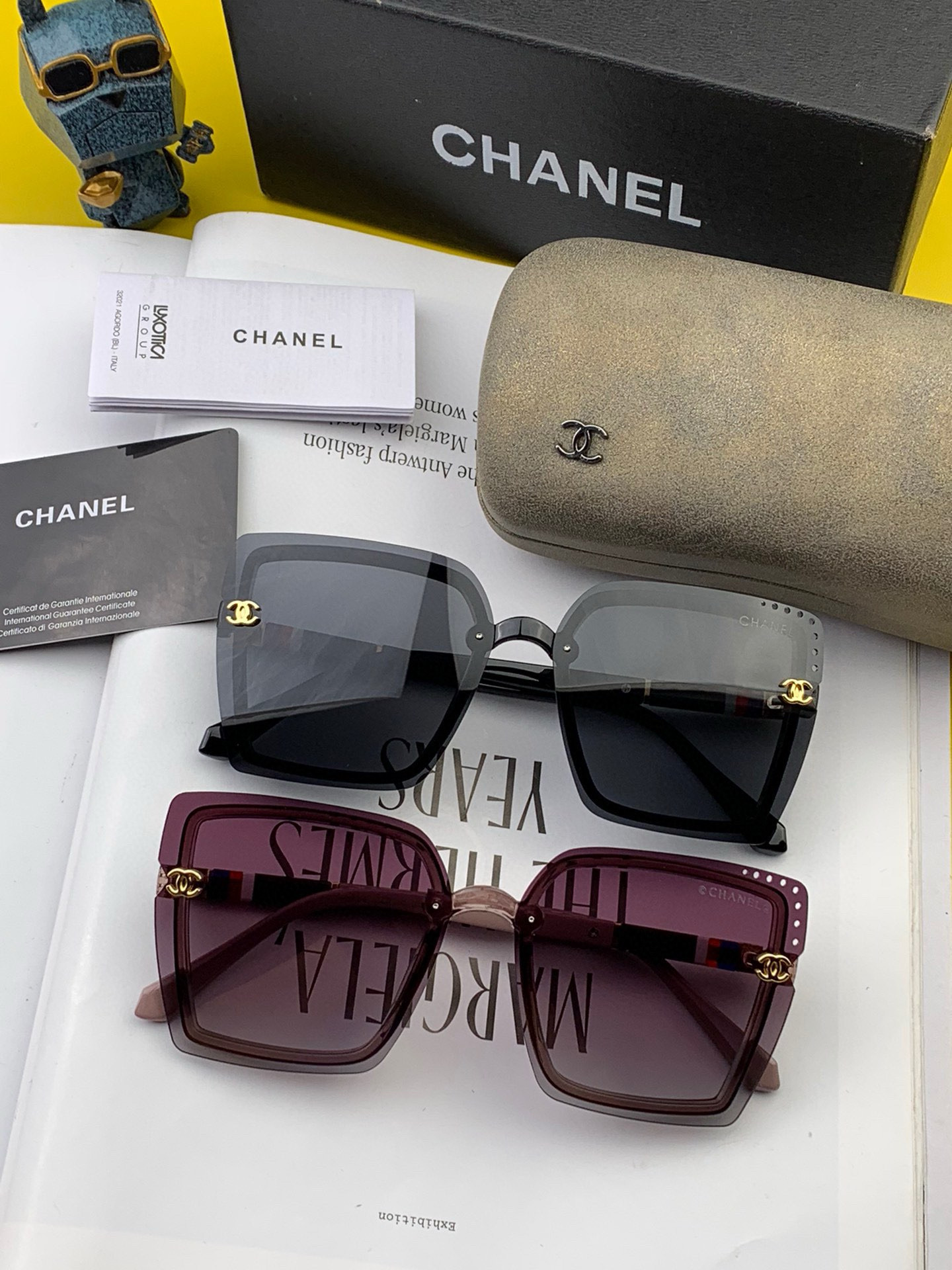  新品CHANEL香奈儿.太阳镜以独特魅力和前卫风格诠释春夏最新眼镜，以方框设计两边经典小香logo做点