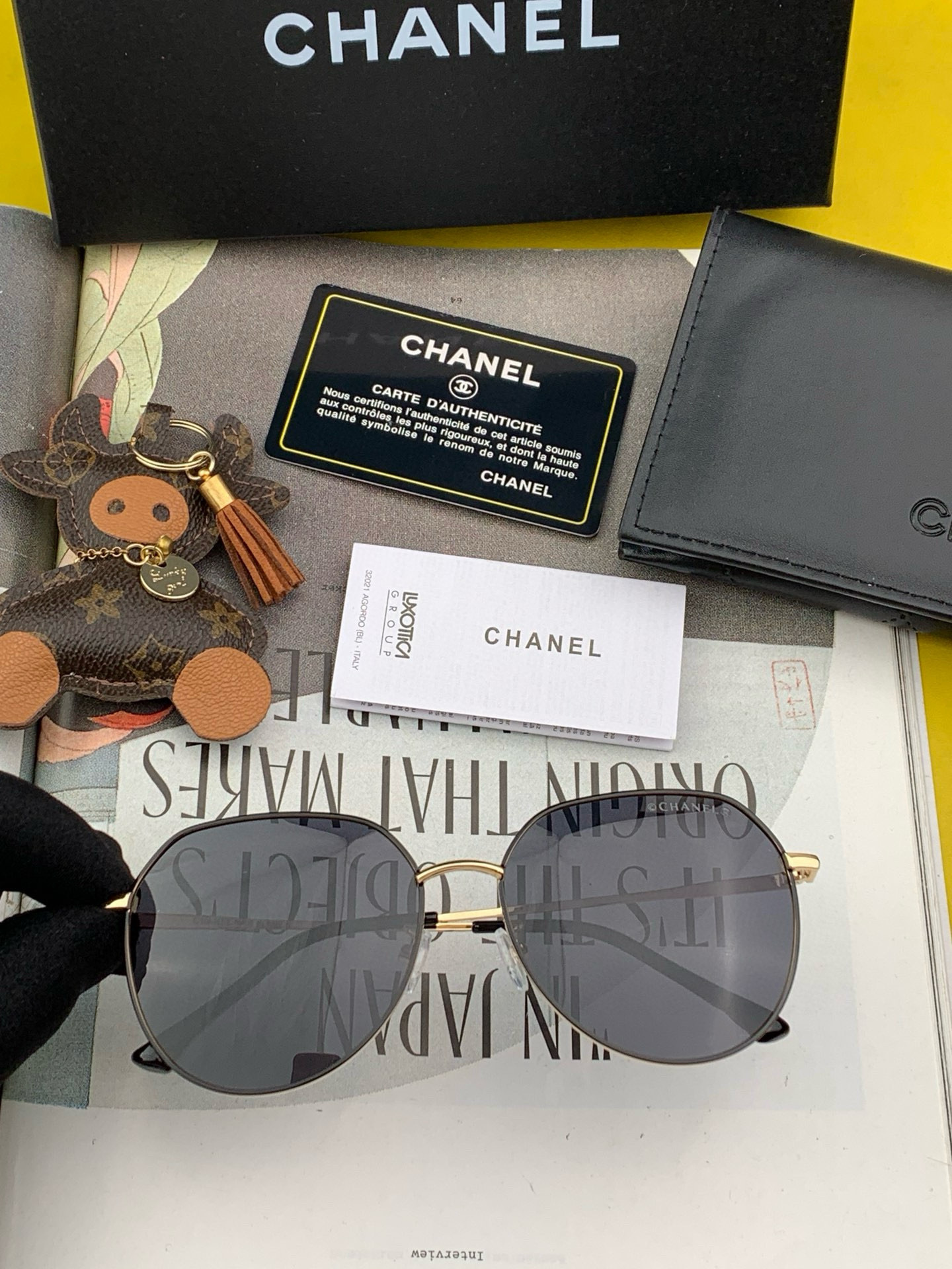 【CHANEL】香奈儿 潮流爆款 时尚大框太阳镜 佩戴舒适 网红潮款墨镜  ♥️♥️型号：CH0798