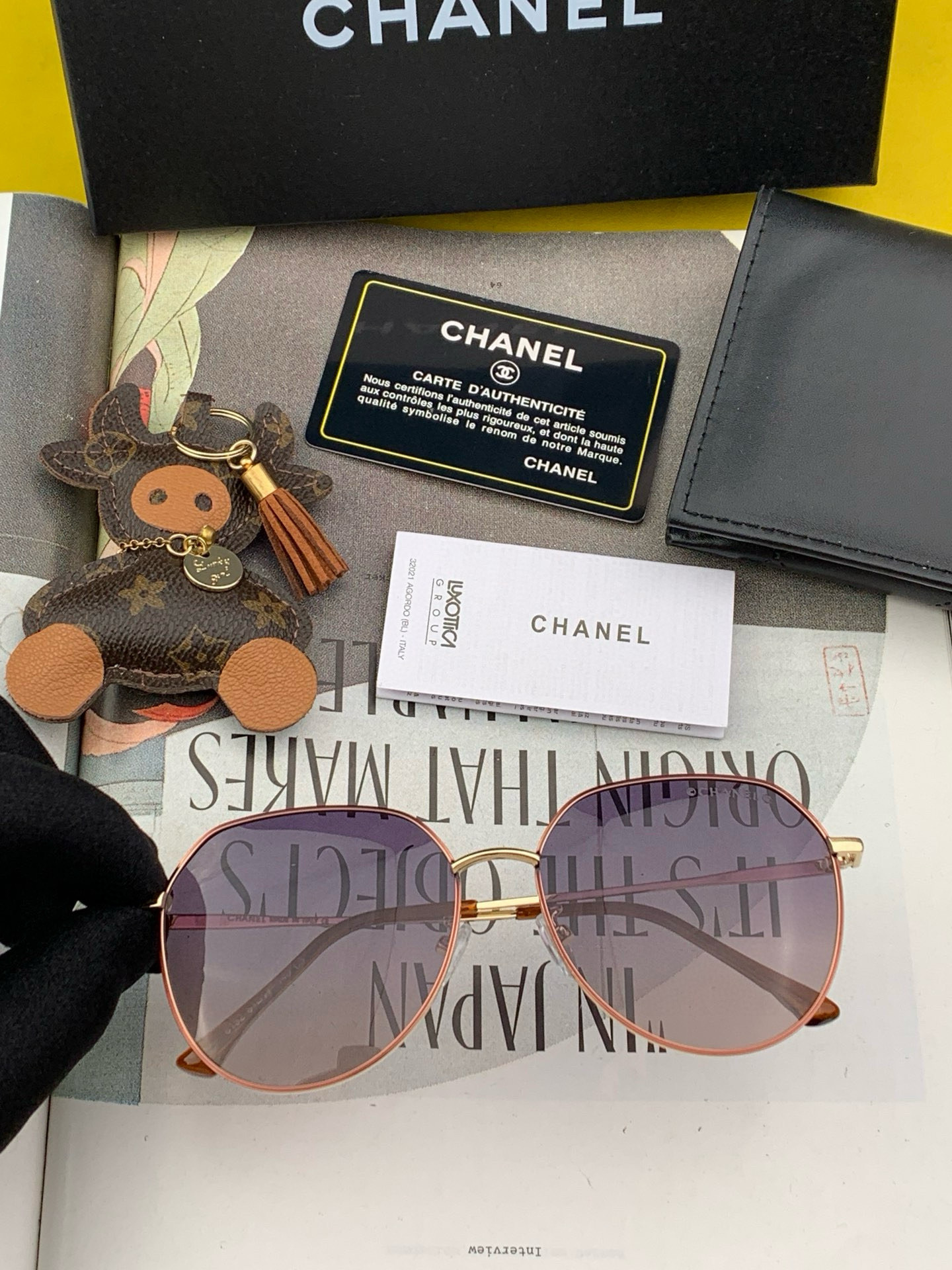 【CHANEL】香奈儿 潮流爆款 时尚大框太阳镜 佩戴舒适 网红潮款墨镜  ♥️♥️型号：CH0798