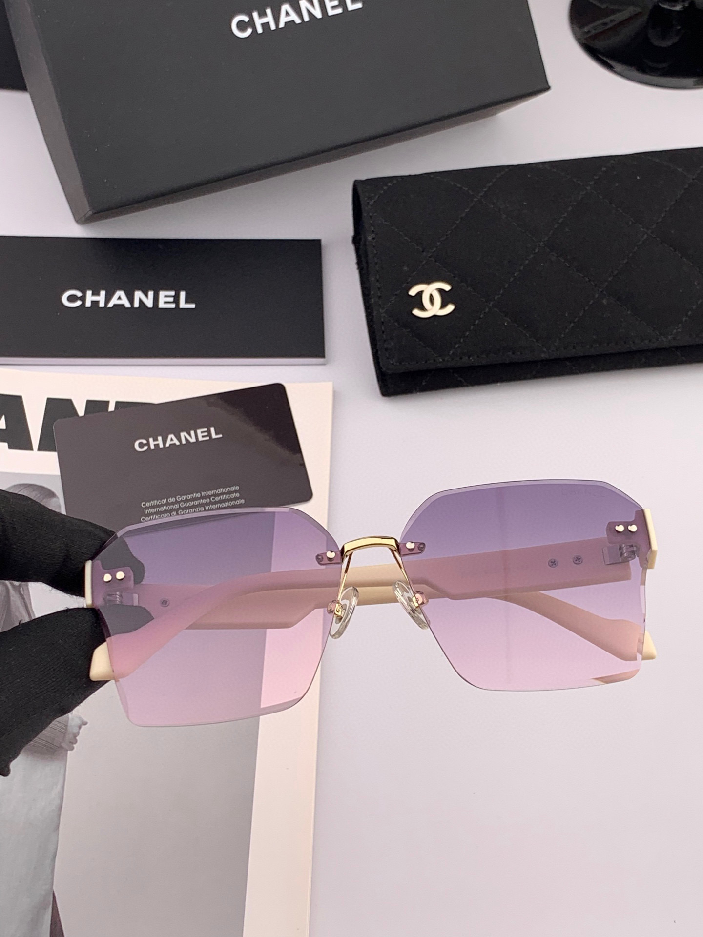  【CHANEL】香奈儿 2025新款潮流爆款 时尚方框太阳镜 佩戴舒适 网红潮款墨镜  女士高清加厚偏