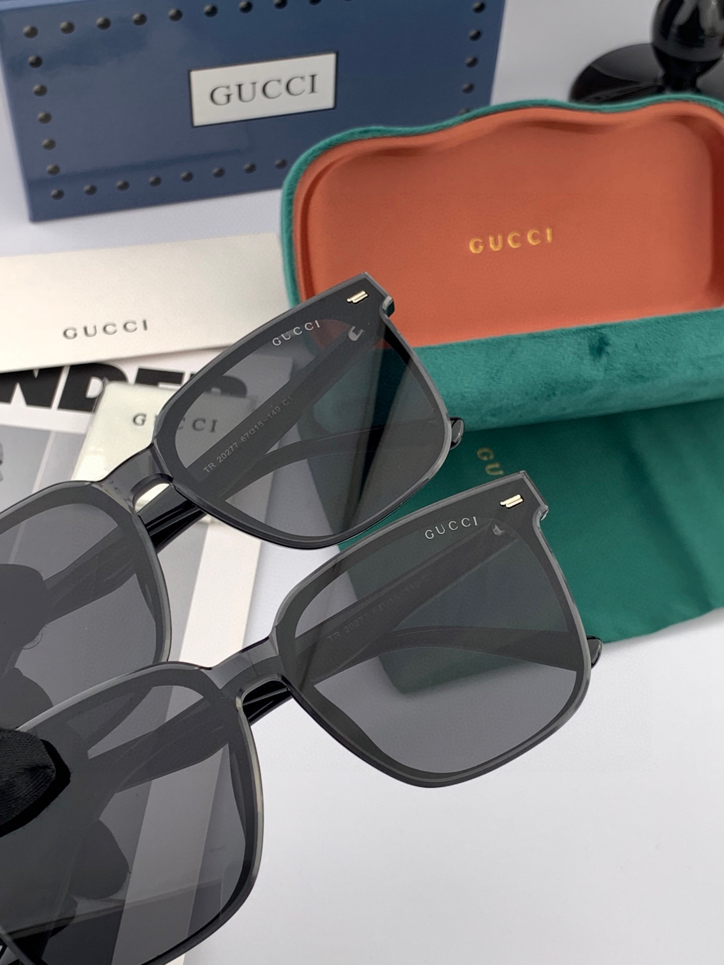 🔺 【GUCCI-尼龙太阳镜】2025开春新款 潮流爆款 时尚方框连体太阳镜 高品质 佩戴舒适 网红潮款