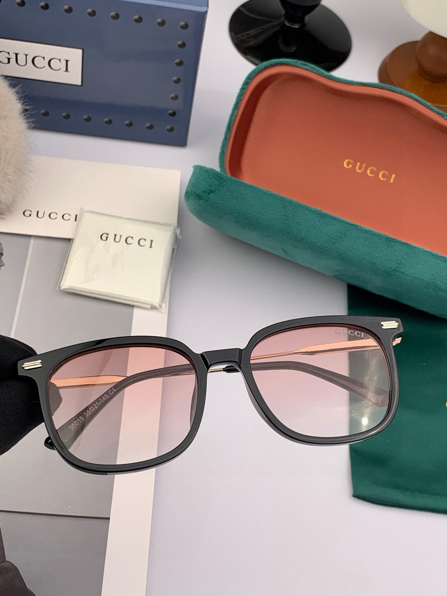  2025新款！新款出货！
女士高清加厚偏光太阳镜🕶️ 🎉💍新款GUCCI偏光太阳镜得意开车驾驶镜时尚墨