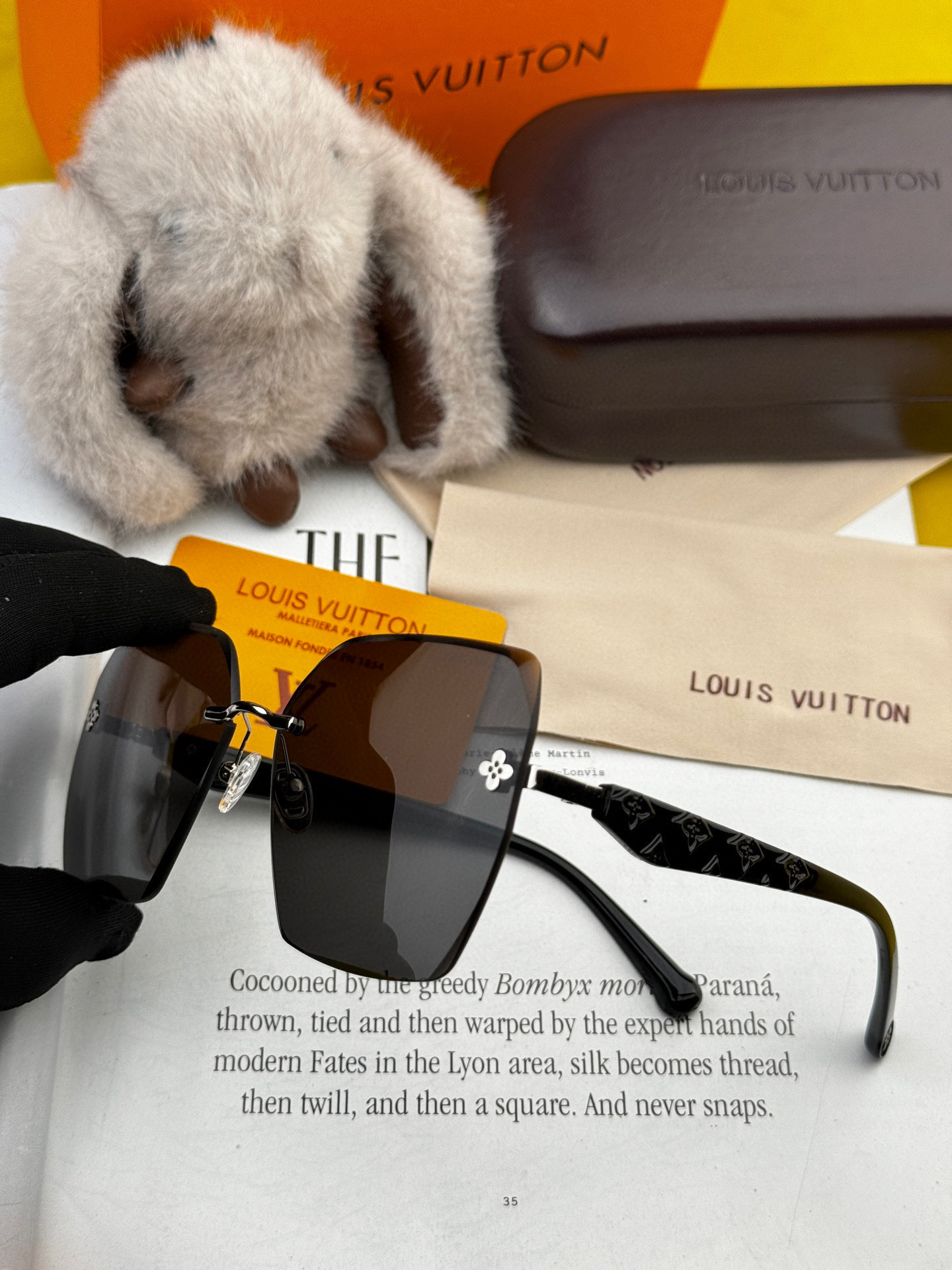 【尼龙系列】lv大框太阳镜墨镜经典的方框设计，不挑脸型，无论搭配大衣还是连衣裙都非常显气质尼龙镜片预防紫