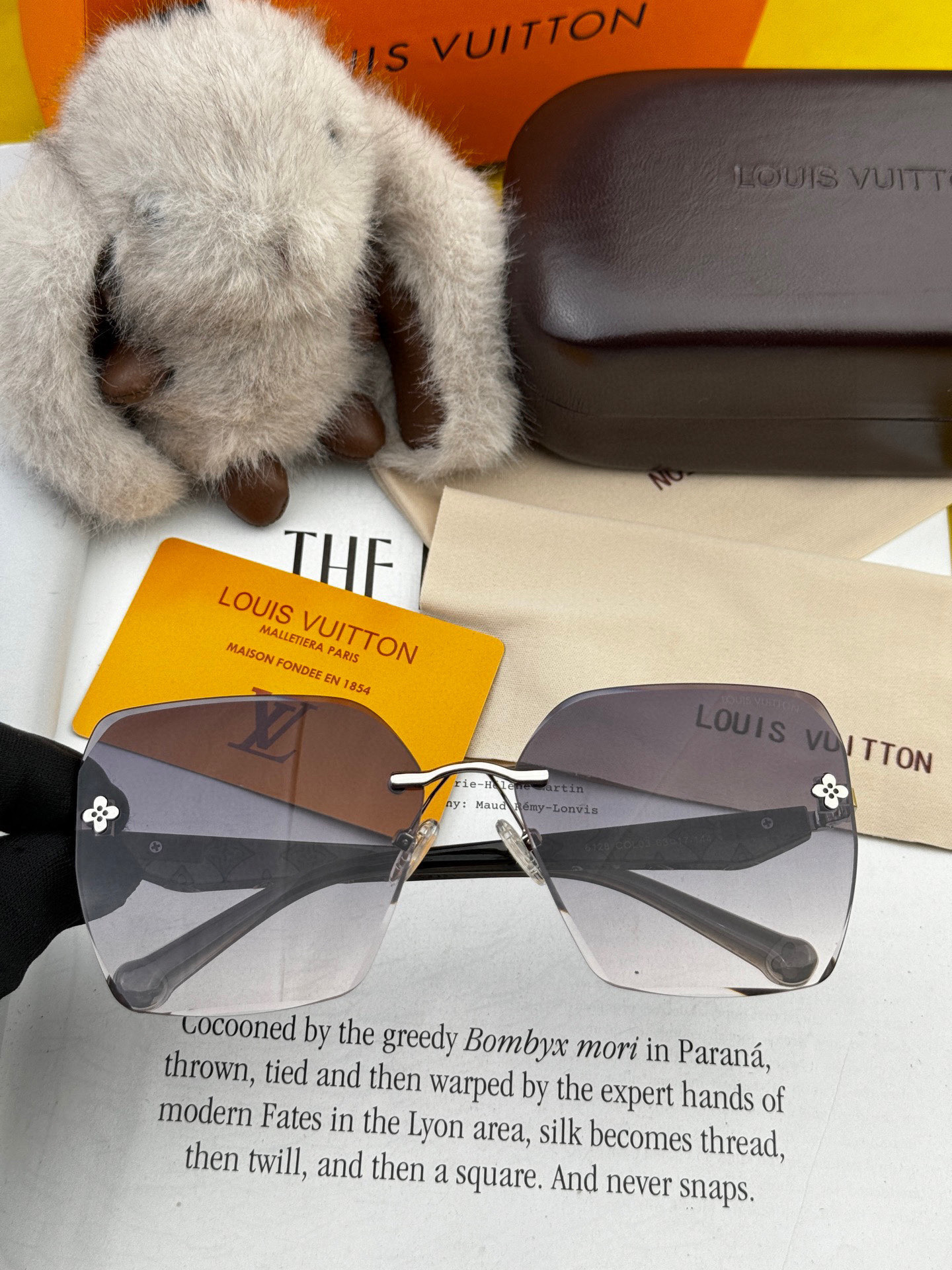 【尼龙系列】lv大框太阳镜墨镜经典的方框设计，不挑脸型，无论搭配大衣还是连衣裙都非常显气质尼龙镜片预防紫