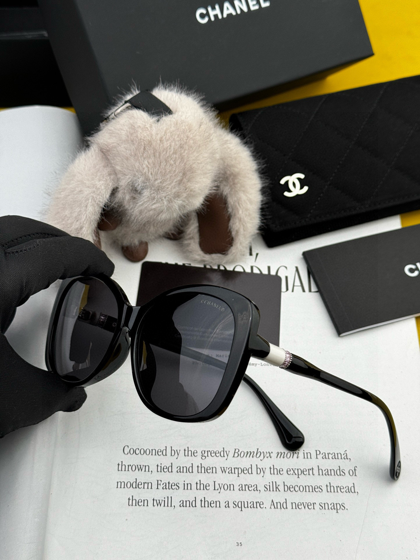   【CHANEL】香奈儿 2025新款潮流爆款 时尚方框太阳镜 佩戴舒适 网红潮款墨镜  女士高清加厚