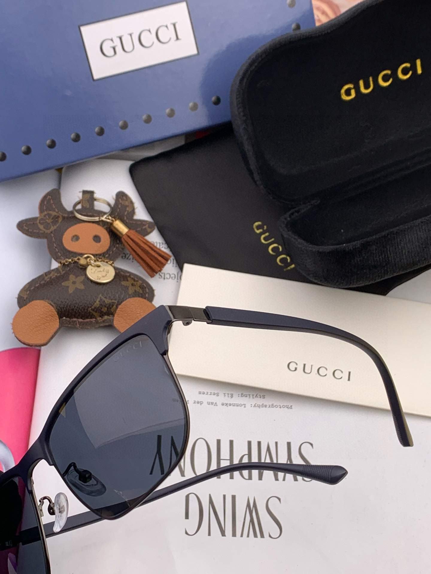   Gucci 。  高品质男女款墨镜   👍 进口宝丽来偏光镜片  。 开车钓鱼都可 。百搭显瘦墨镜韩