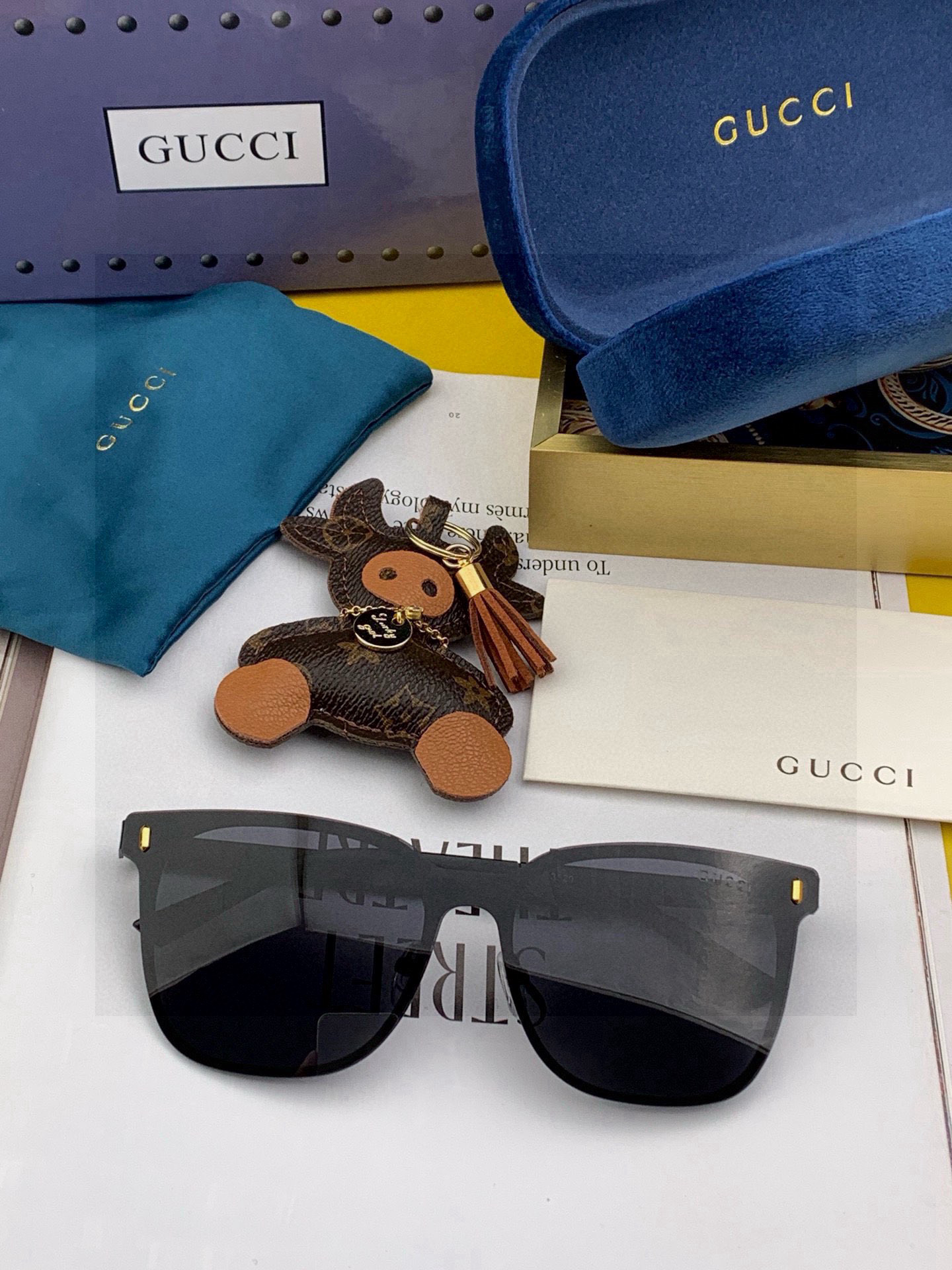    Gucci古奇 新款连体驶驾镜墨镜出行必众备多明星同款 太阳镜 男女太士阳镜飞行  型号：G075