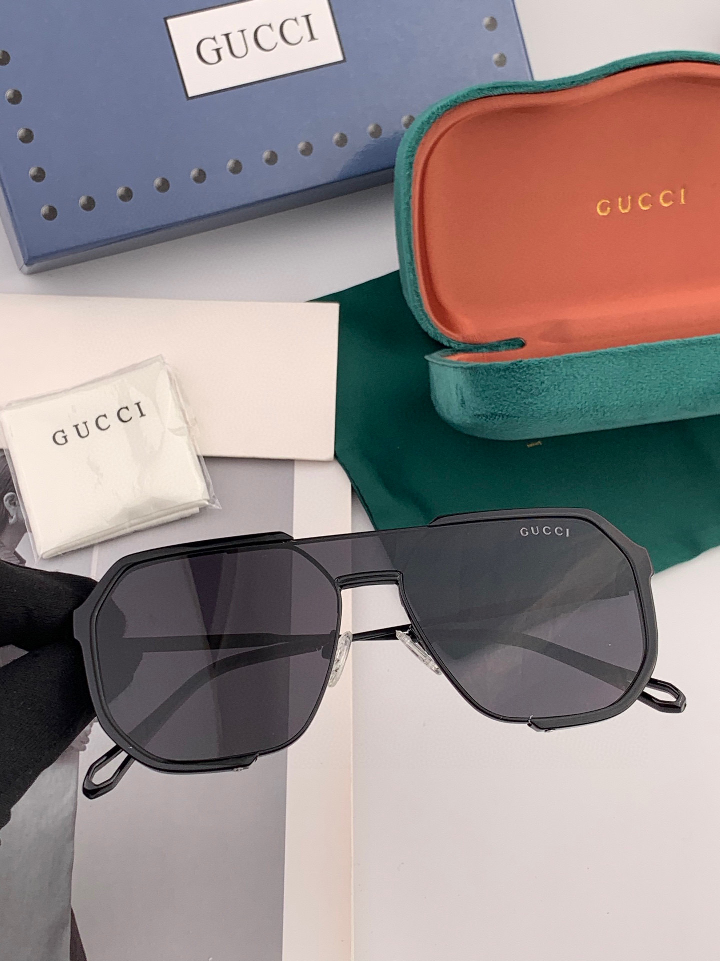   Gucci古奇 新款连体驶驾镜墨镜出行必众备多明星同款 太阳镜 男女太士阳镜飞行  型号：G011