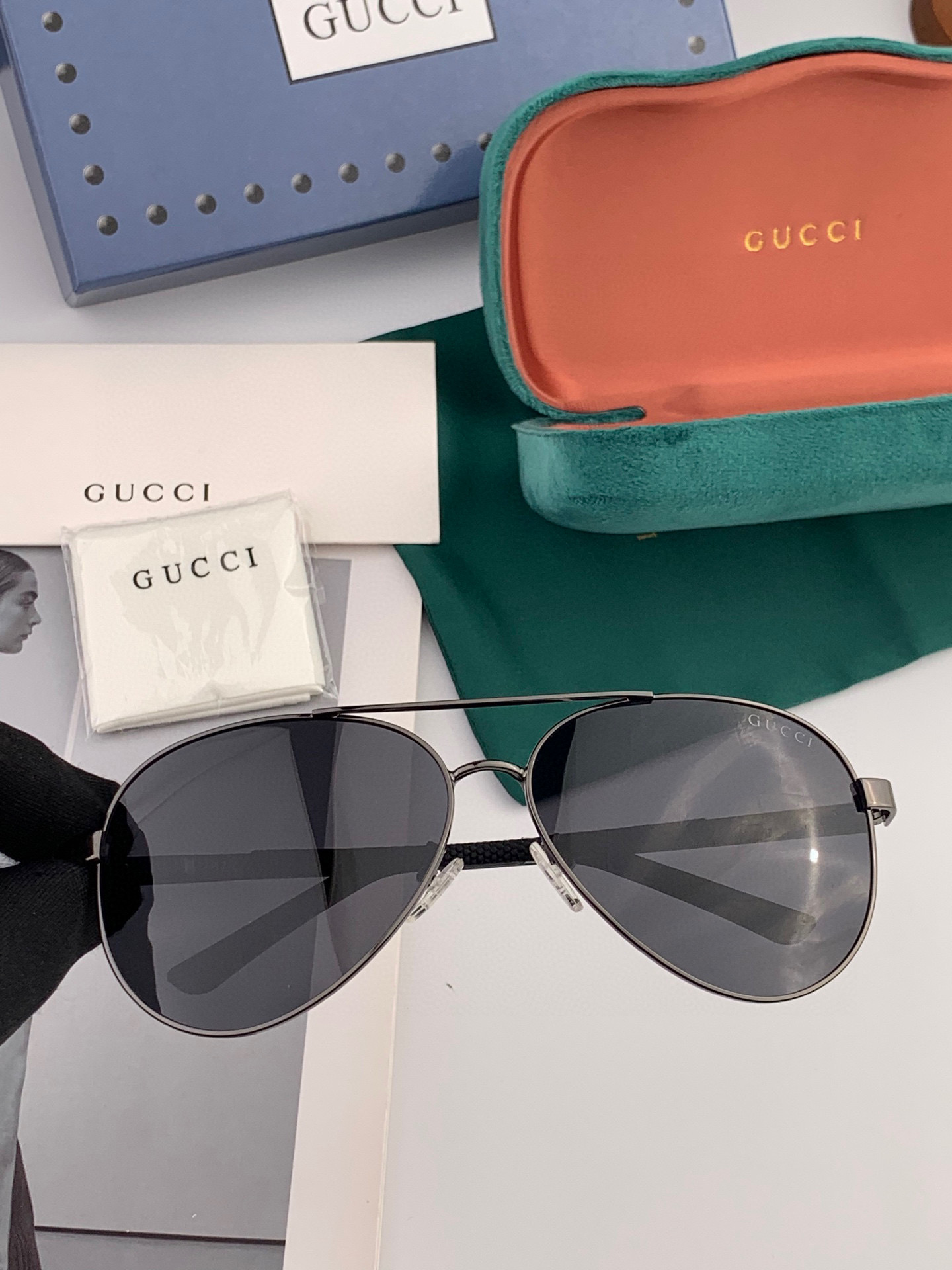   GUCCI 官网同步。  高品质男女款墨镜   👍 进口宝丽来偏光镜片  。蛤蟆镜 开车钓鱼都可 。