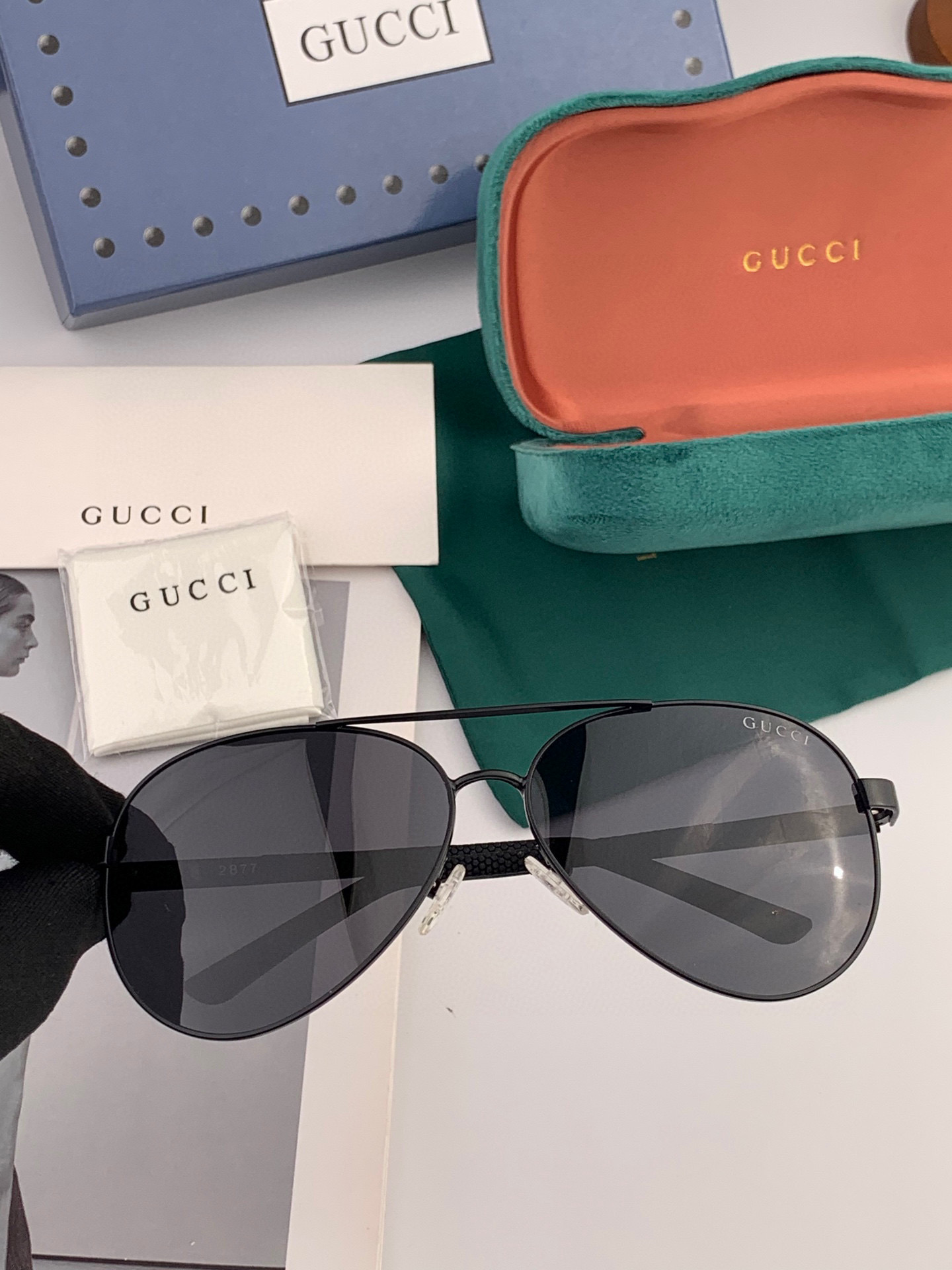   GUCCI 官网同步。  高品质男女款墨镜   👍 进口宝丽来偏光镜片  。蛤蟆镜 开车钓鱼都可 。