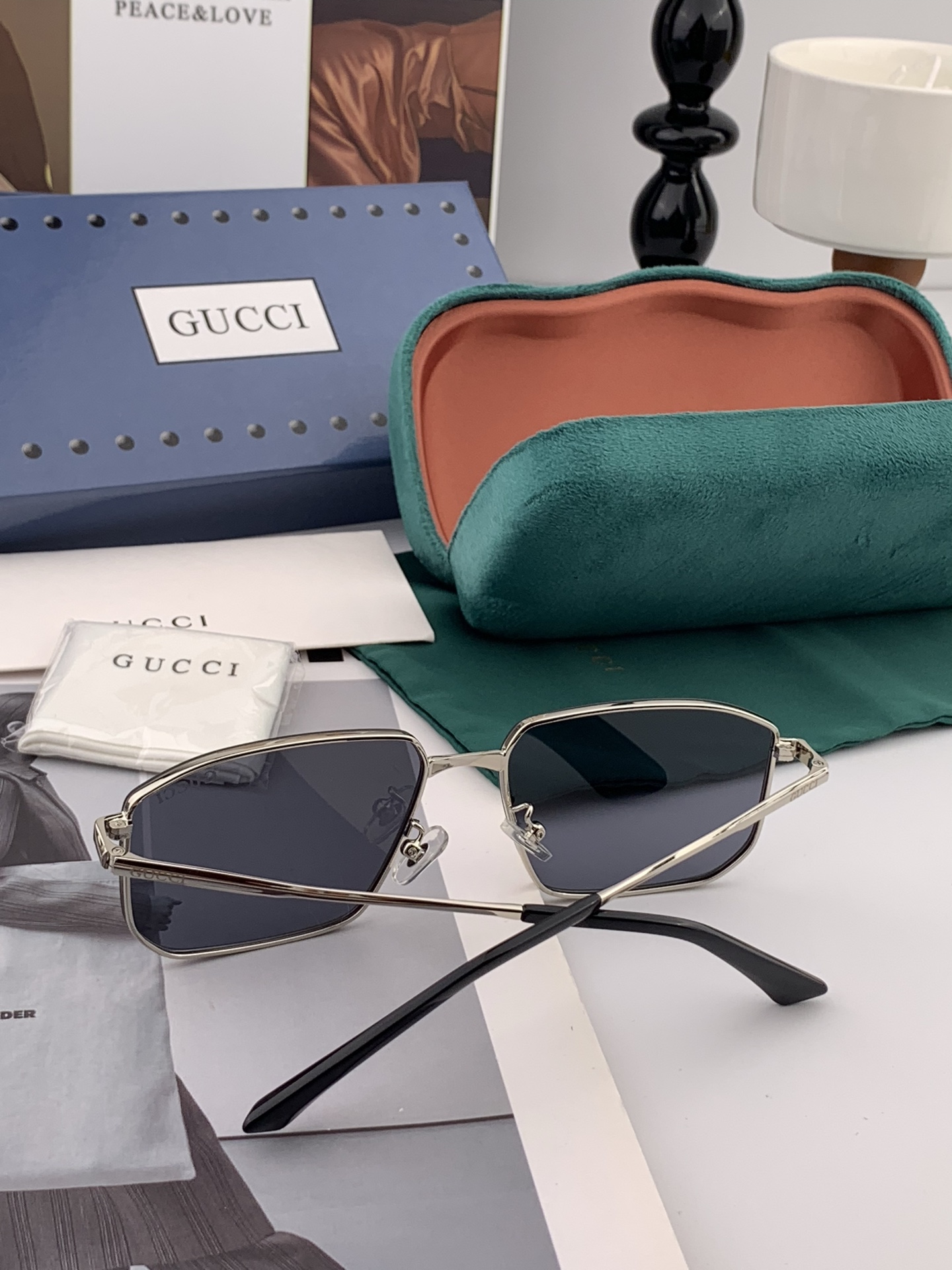         GUCCI 男款炫彩飞行员偏光太阳镜 ❤️材质：高清尼龙加厚卡槽高清偏光镜片 🌹无边框镜