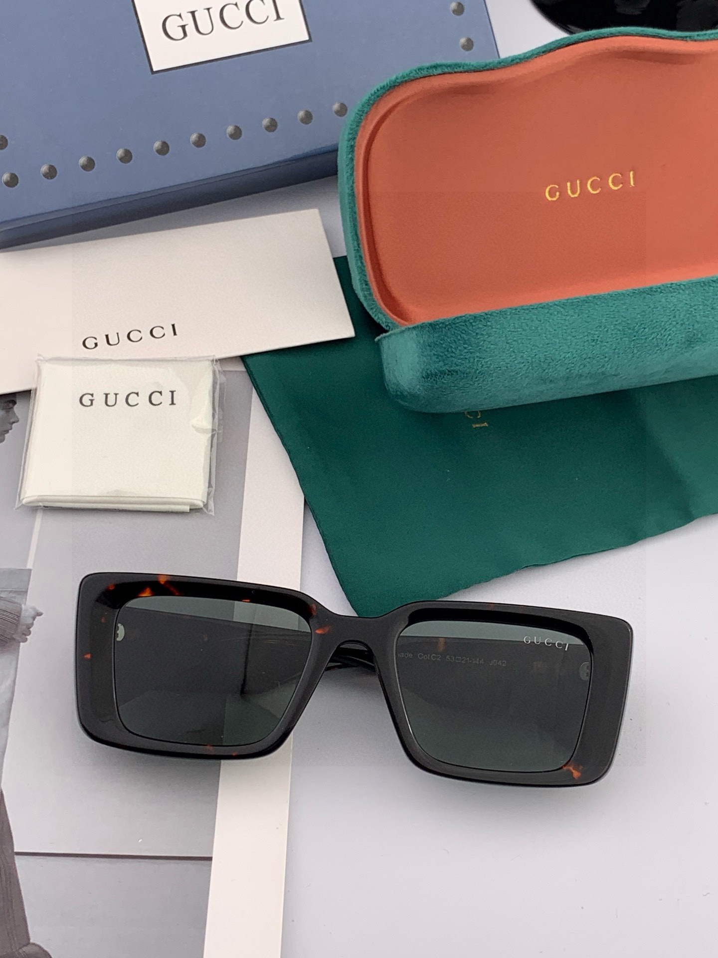  连体镜GUCCI2025开春新款一体镜 大框太阳镜男女同款 😎 
爆款大框尼龙太阳镜 超逼格超酷 
镜