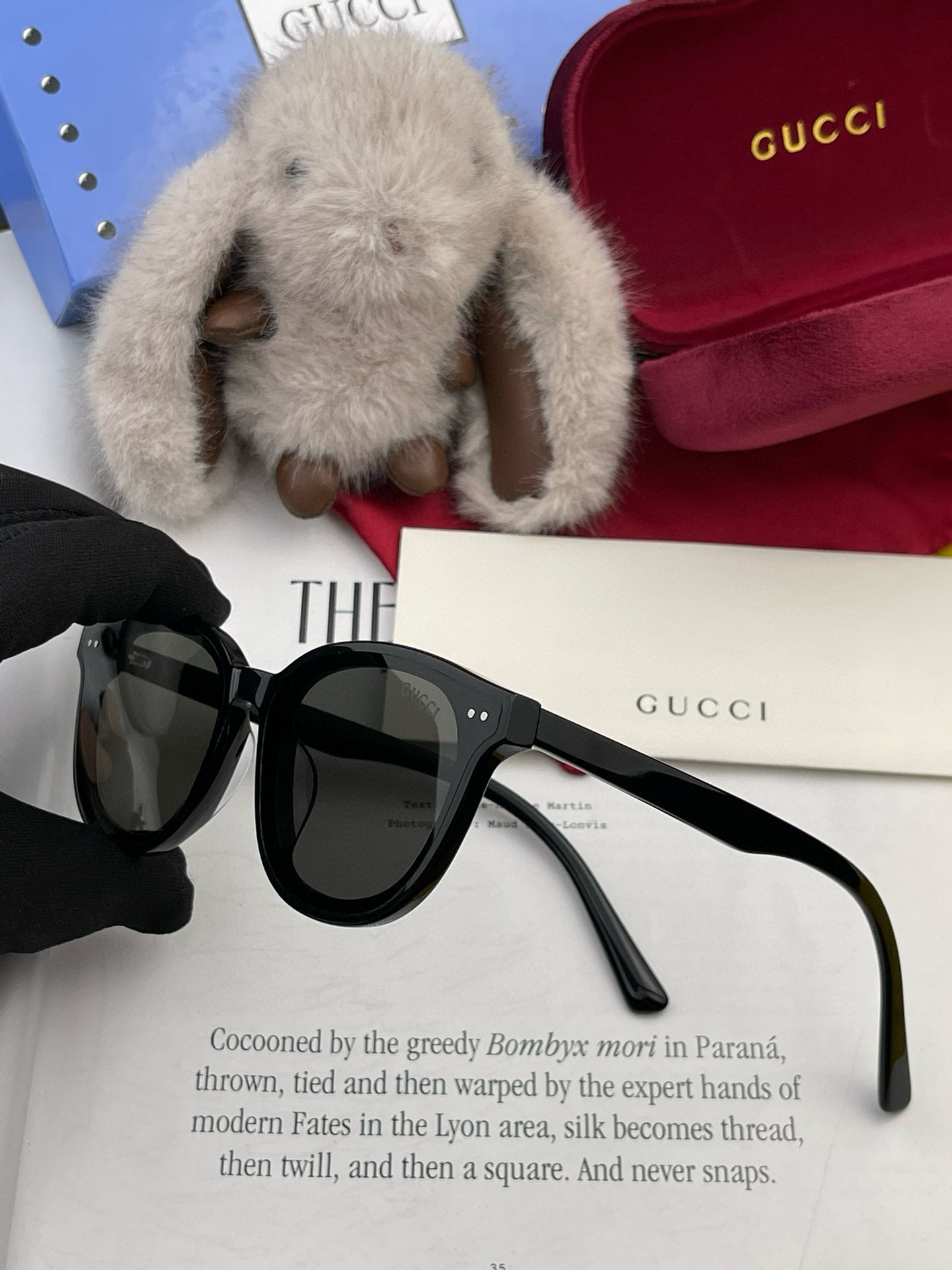  GUCCI2025开春新款一体镜 小框太阳镜男女同款 😎 
爆款大框尼龙太阳镜 超逼格超酷 
镜腿品牌