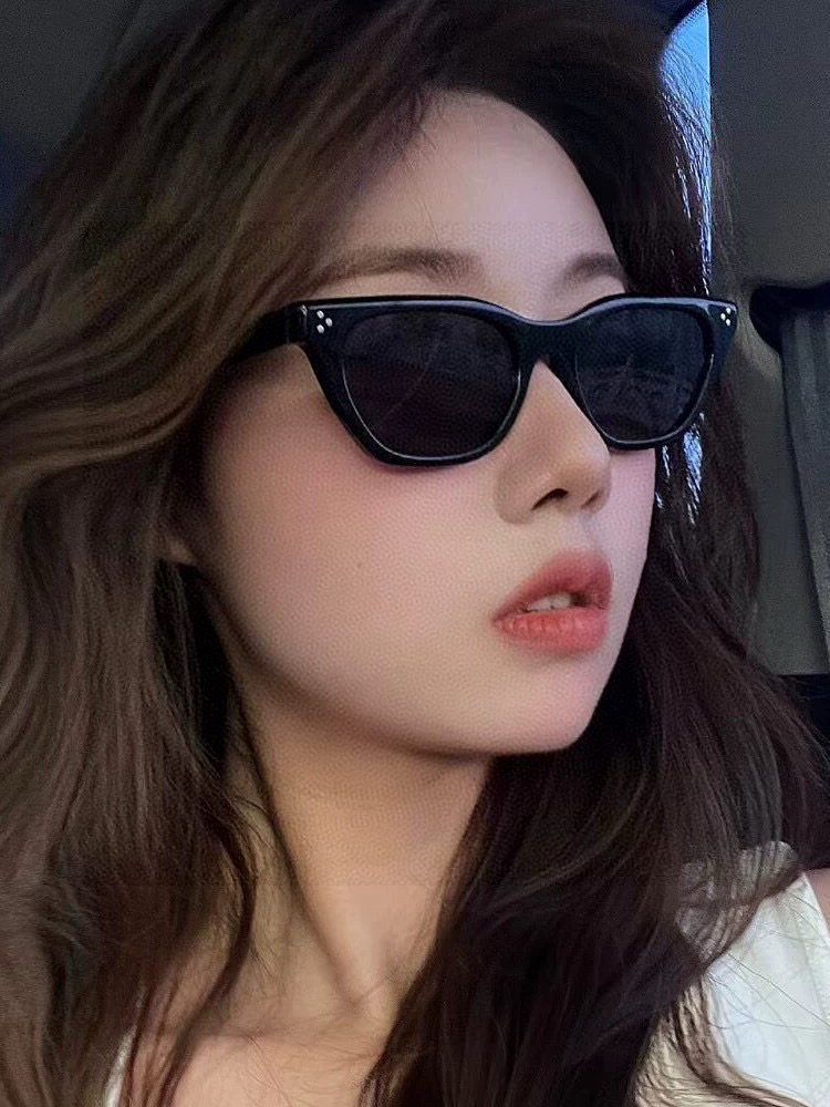  GUCCI2025开春新款一体镜 大框太阳镜男女同款 😎 
爆款大框尼龙太阳镜 超逼格超酷 
镜腿品牌