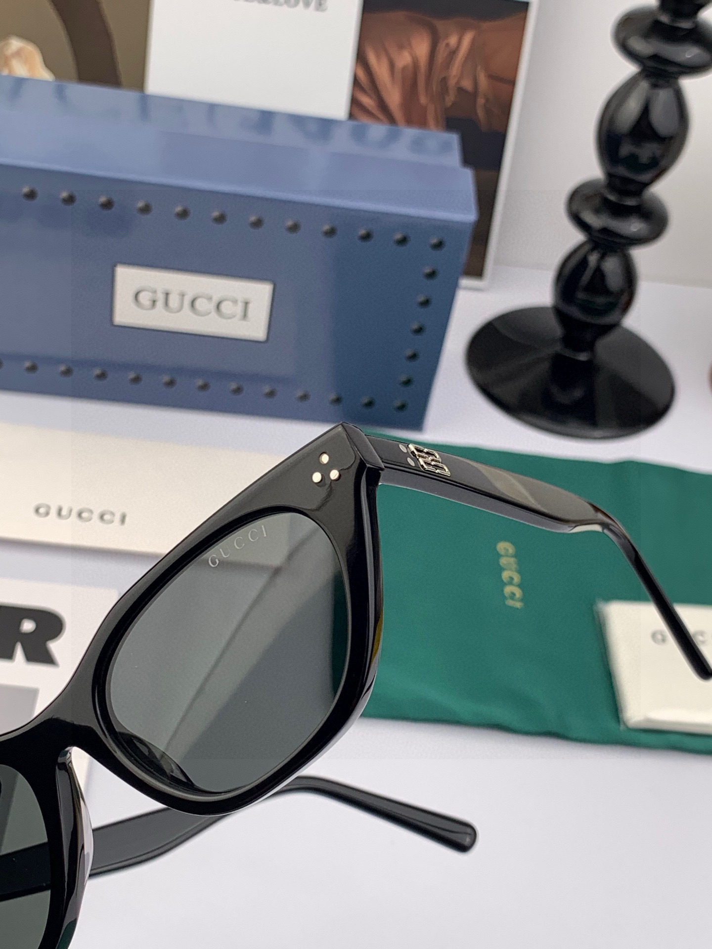  GUCCI2025开春新款一体镜 大框太阳镜男女同款 😎 
爆款大框尼龙太阳镜 超逼格超酷 
镜腿品牌
