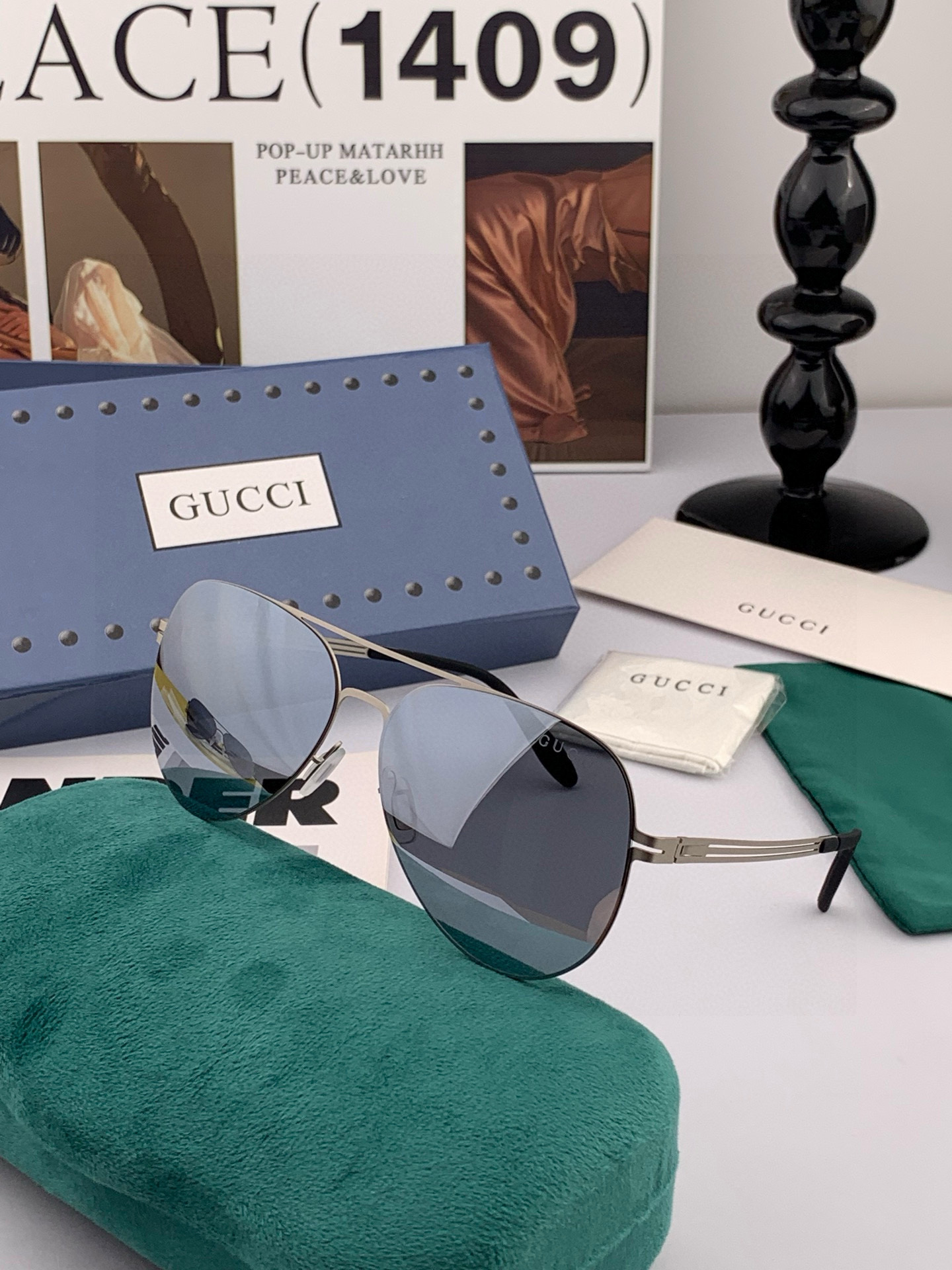      GUCC* 2025新款男女情侣款太阳iP电镀永不褪色 卖点：超轻超有弹性整幅眼镜无螺丝重要的