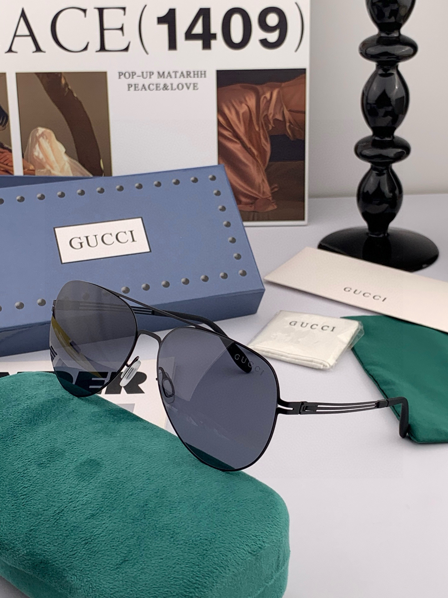      GUCC* 2025新款男女情侣款太阳iP电镀永不褪色 卖点：超轻超有弹性整幅眼镜无螺丝重要的