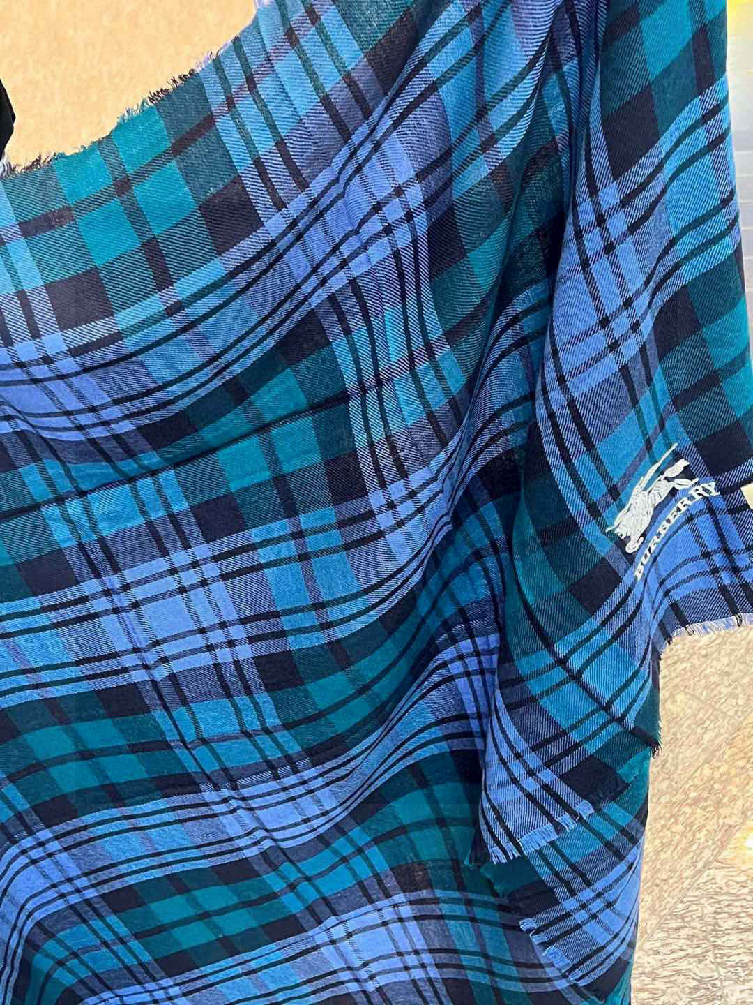   【巴宝莉】...刺绣战马✨进口尼泊尔羊绒顶级刺绣围巾....高尖端产物...绝对令人尖叫的品质...