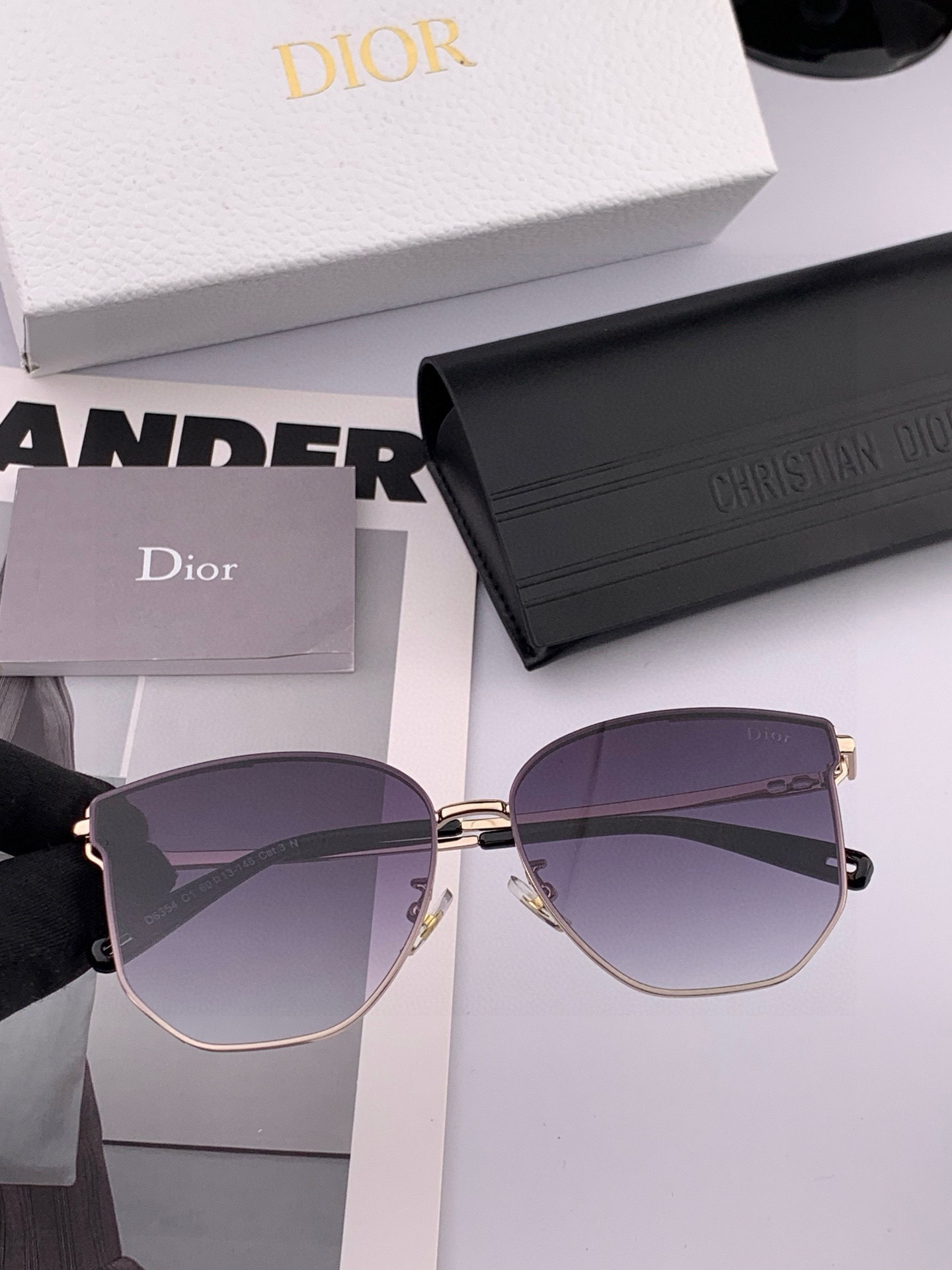 【尼龙偏光系列】DIOR无框太阳镜墨多边形设计，不挑脸型，无论搭配大衣还是连衣裙都非常显气质尼龙偏光镜片