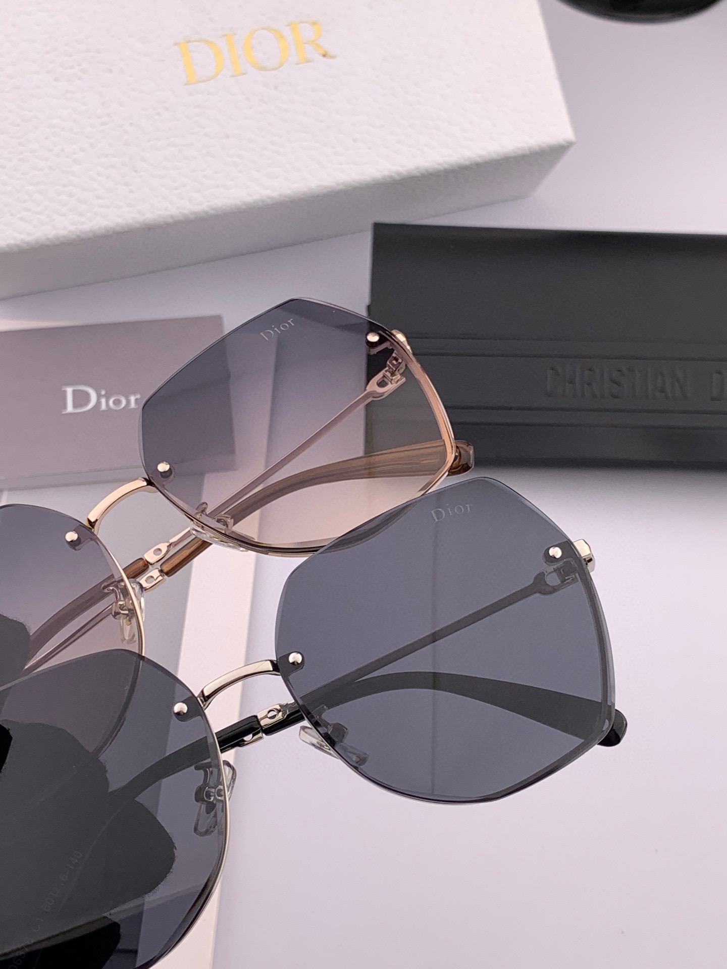 【尼龙偏光系列】DIOR无框太阳镜墨多边形设计，不挑脸型，无论搭配大衣还是连衣裙都非常显气质尼龙偏光镜片